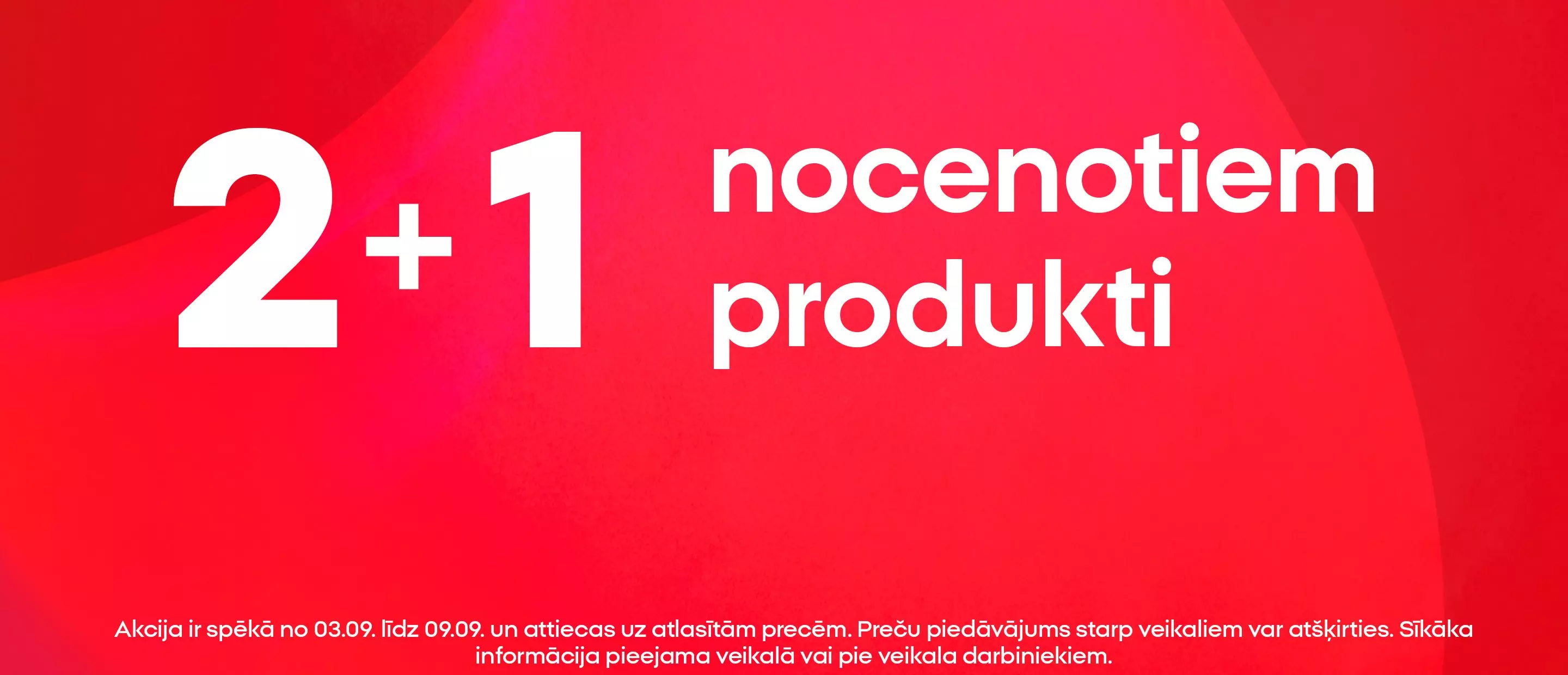 Pepco akcijas reklāma ar tekstu 2+1 nocenotiem produkti uz sarkana fona.
