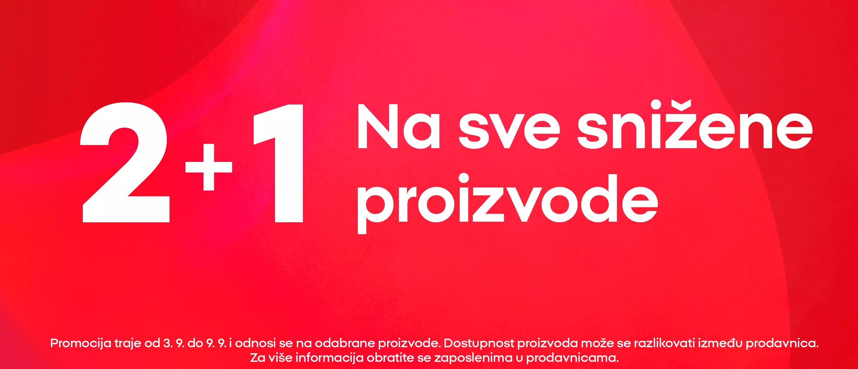 Pepco promocija 2+1 na sve snižene proizvode na crvenom pozadinskom dizajnu.