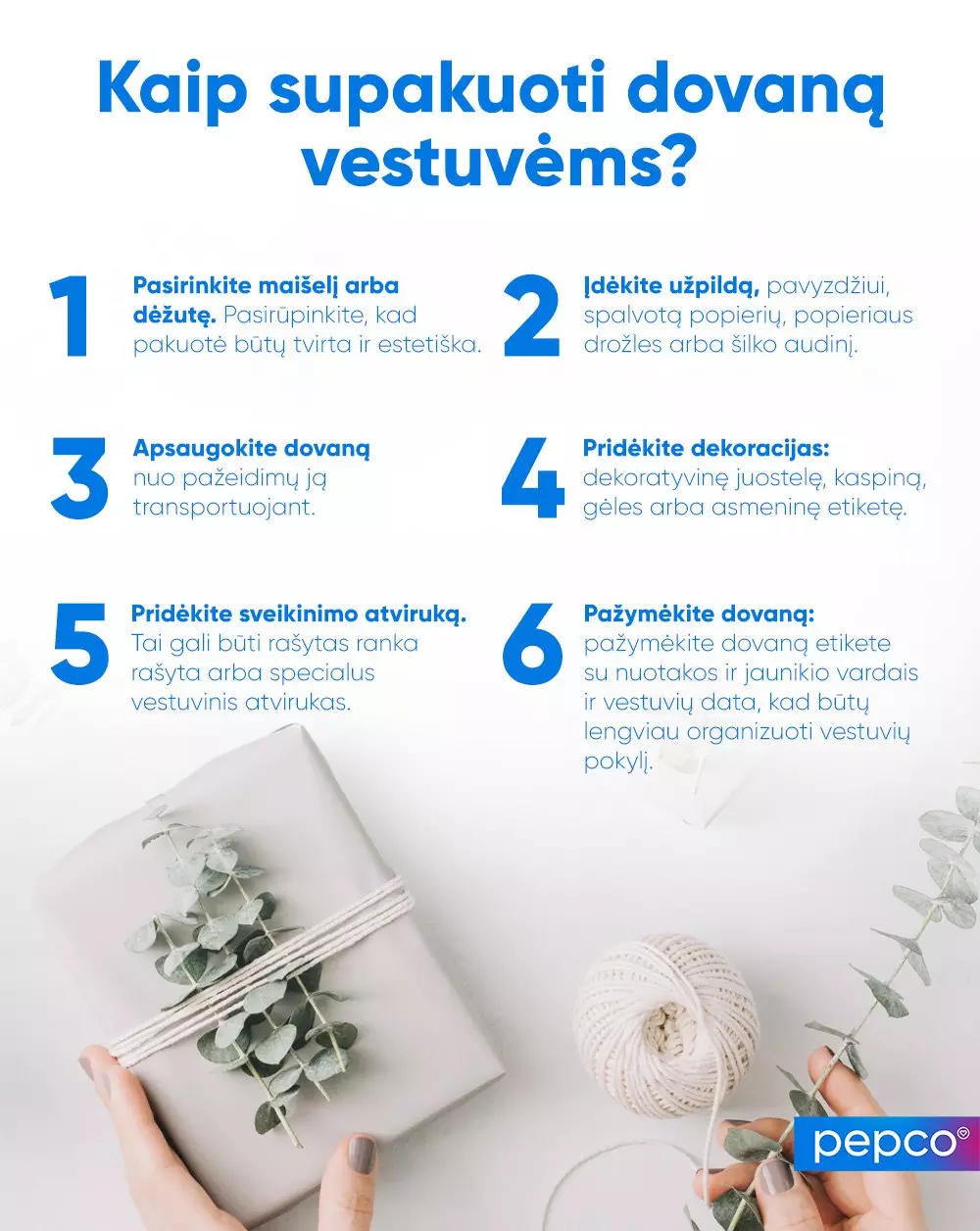 Pepco infografikas su 6 žingsniais, kaip supakuoti vestuvinę dovaną, rodantis elegantiškai supakuotą dovaną su eukaliptu.