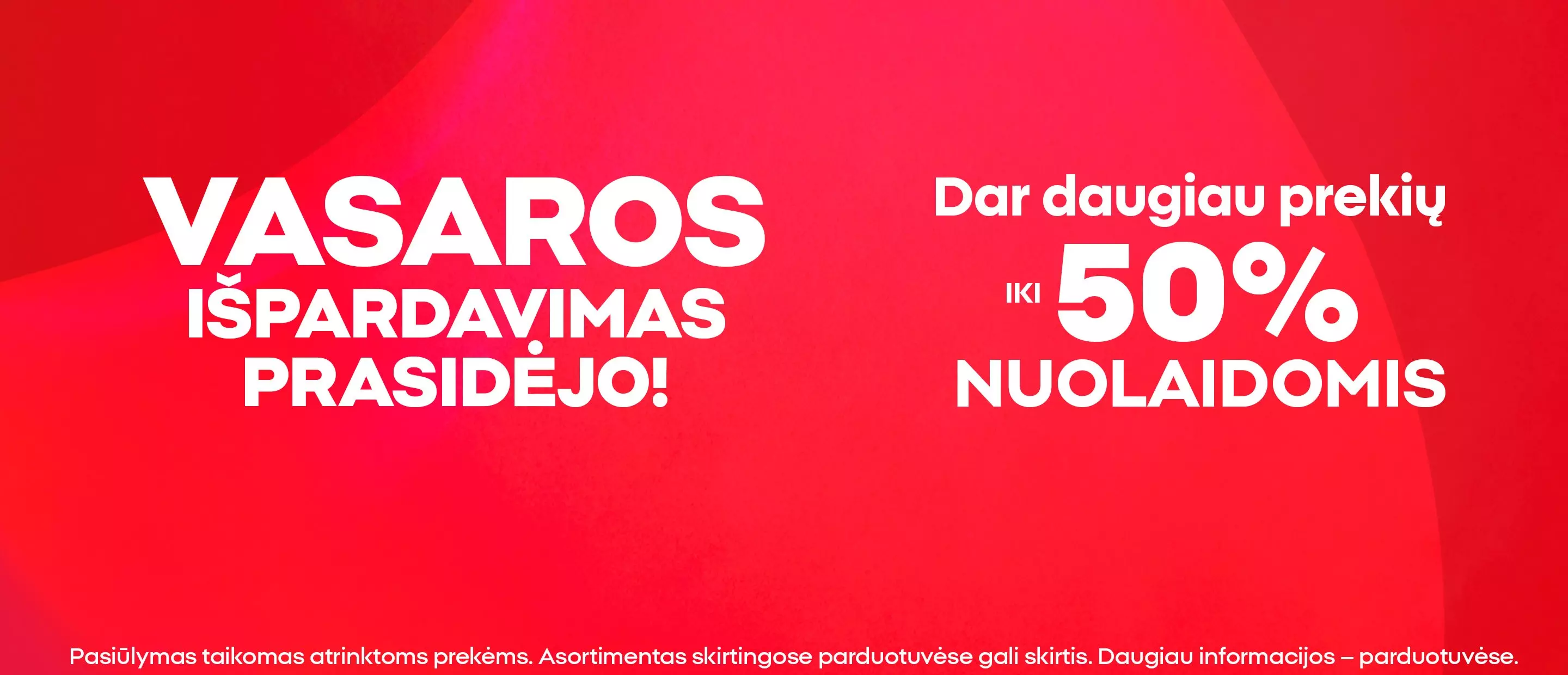 Pepco vasaros išpardavimas su nuolaidomis iki 50 procentų raudoname reklaminiame banelyje.