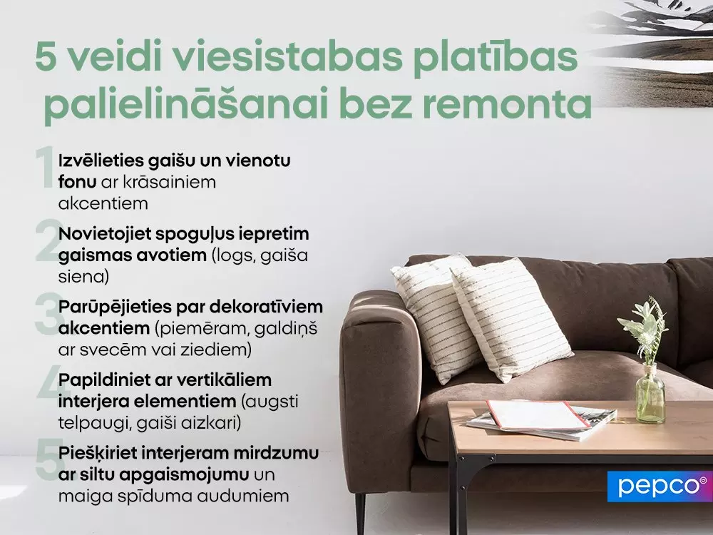 Pepco dzīvojamās istabas iekārtojums ar brūnu dīvānu, spilveniem un koka galdiņu, parādot 5 padomus vizuāli paplašināt telpu.