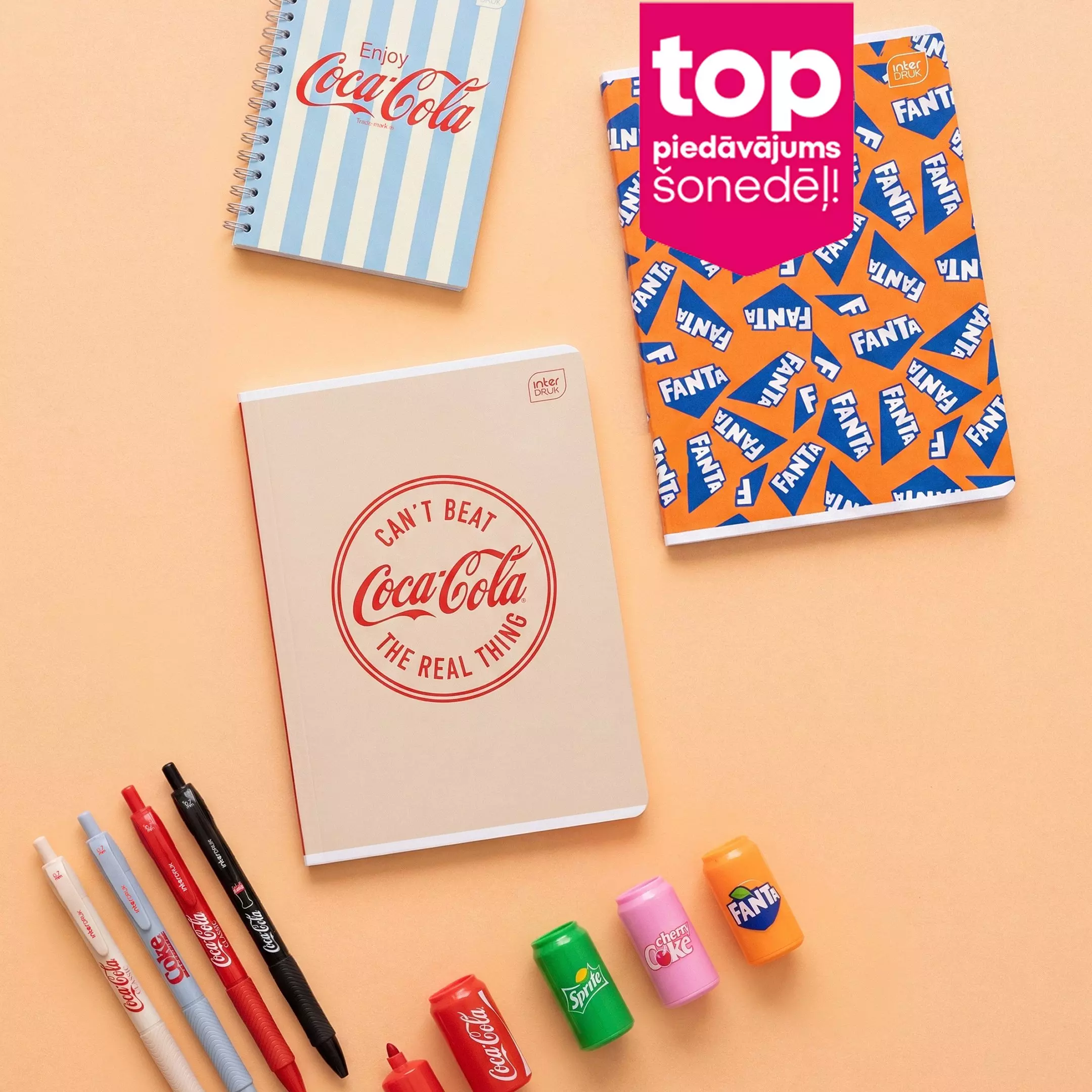 Pepco Coca-Cola un Fanta zīmola kancelejas preces, tostarp spirālbloknotus, pildspalvas un dzēšgumijas.