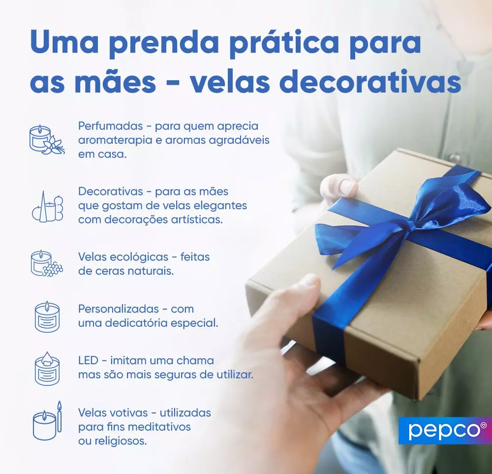 Mãos a segurar uma caixa de presente kraft com laço azul, ao lado de texto sobre velas decorativas.