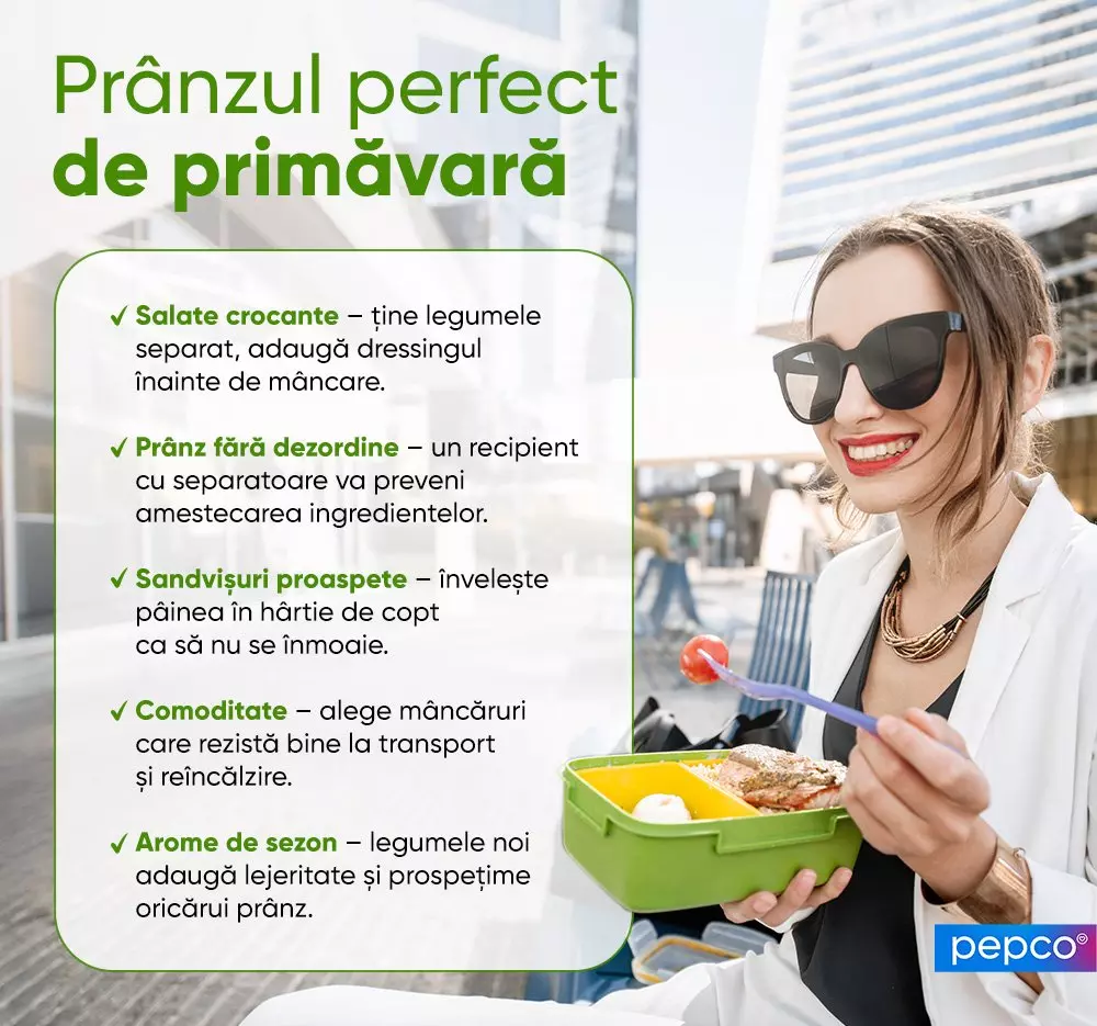 Femeie zâmbitoare cu ochelari de soare, savurând un prânz sănătos dintr-o cutie verde cu compartimente, alături de sfaturi pentru prânzul perfect de primăvară.