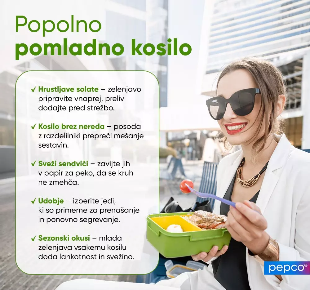 Ženska z velikimi sončnimi očali drži zeleno posodo za kosilo s priborom in jé na prostem.
