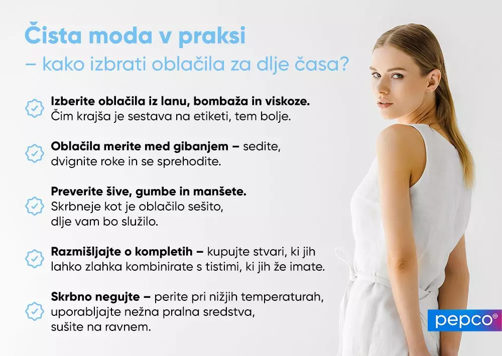 Ženska v beli majici brez rokavov prikazuje navodila za nego oblačil znamke Pepco.