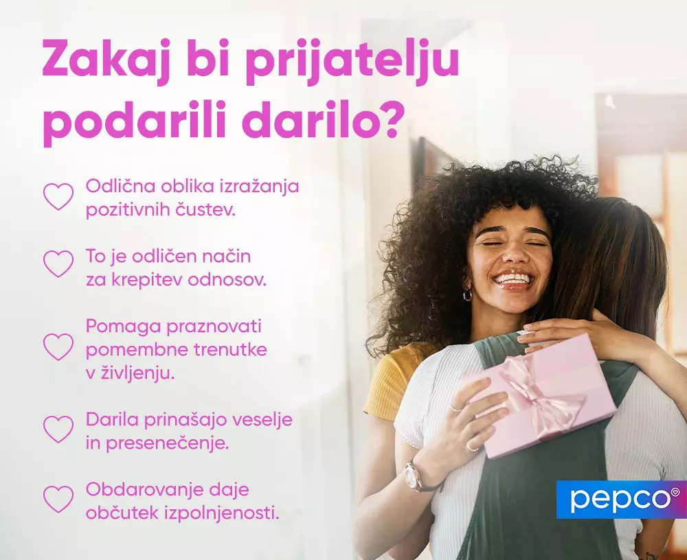 Dve ženski se objemata, ena drži rožnato darilno škatlo, logotip Pepco v kotu.