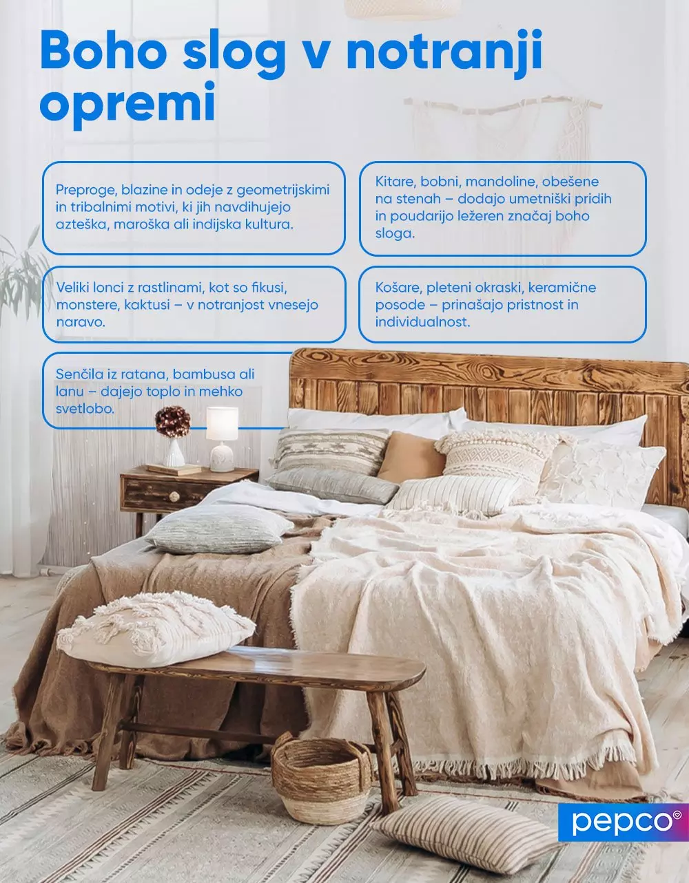 Spalnica v boho slogu z lesenimi elementi, makramejem, nevtralnimi tekstili in dekorativnimi blazinami.