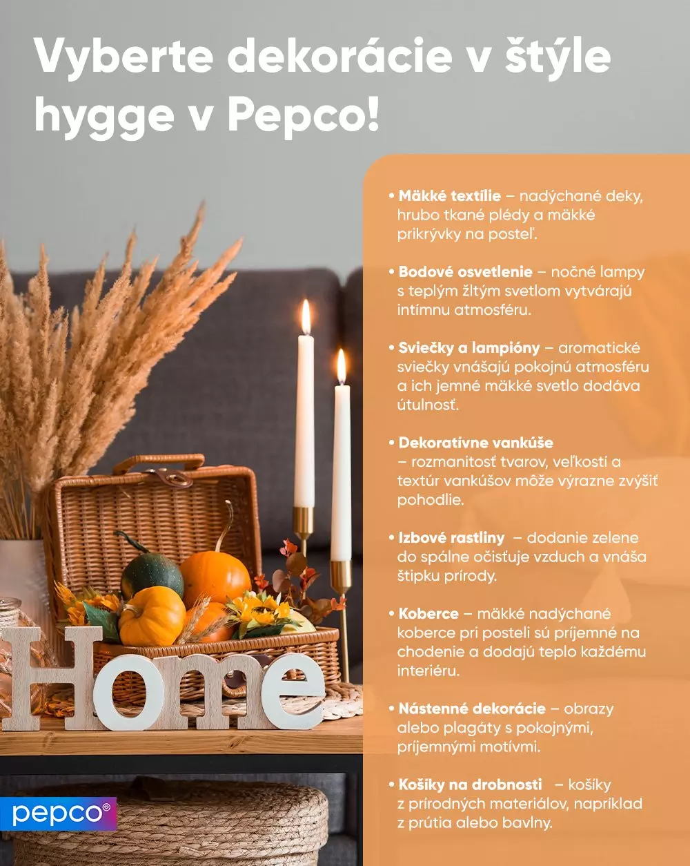 Útulná hygge dekorácia s košíkom tekvíc, sušenou trávou, sviečkami a nápisom "Home" v obchode Pepco.