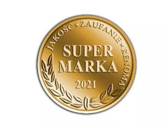 Złoty medal nagrody Super Marka 2021 dla Pepco z napisami Jakość, Zaufanie, Renoma otoczony liśćmi laurowymi.