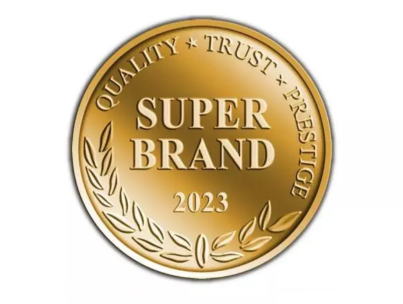 Pepco златна медаља со натпис SUPER BRAND 2023 и симболи за квалитет, доверба и престиж.