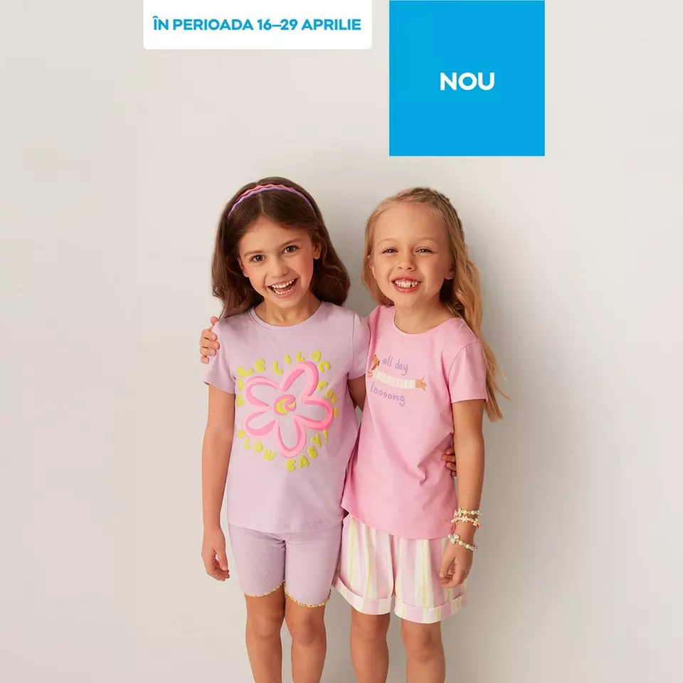 Două fete zâmbitoare îmbrăcate în pijamale roz și lavandă, cu textul ÎN PERIOADA 16-29 APRILIE și NOU.