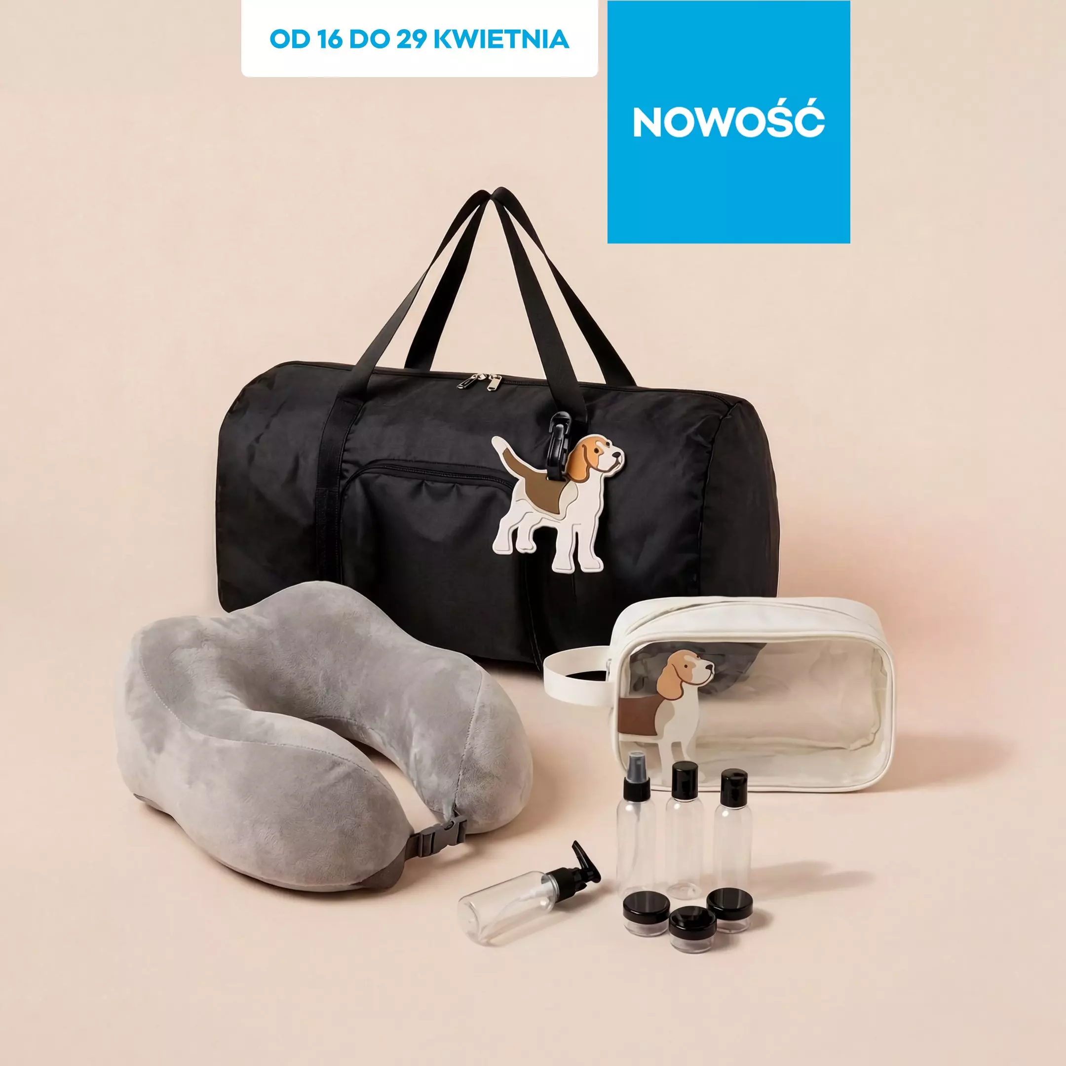 Czarna torba podróżna z motywem beagle, szara poduszka podróżna i przezroczysty organizer kosmetyczny.