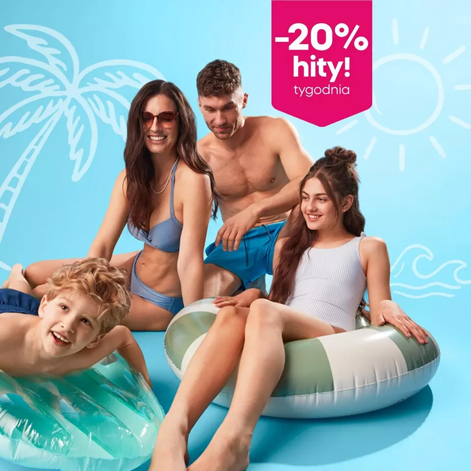 Rodzina Pepco w strojach kąpielowych relaksuje się na dmuchanych materacach z promocją -20% hity tygodnia.