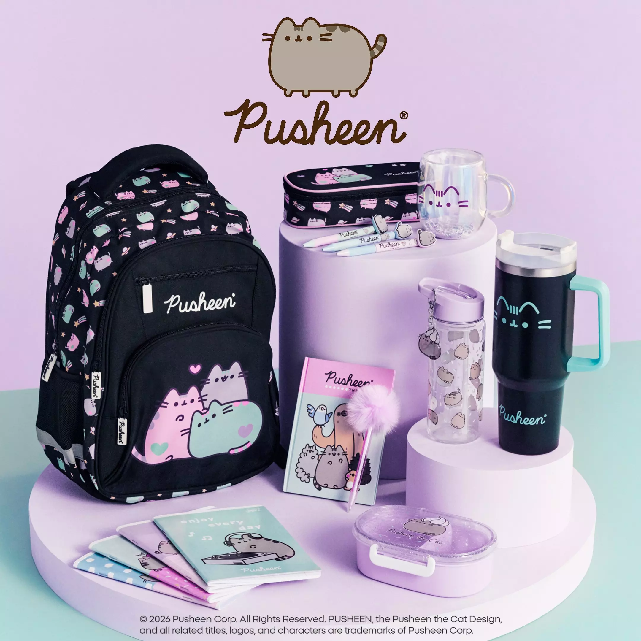 Colecție Pepco Pusheen cu rucsac școlar, penar, sticlă de apă, cană și accesorii cu pisica Pusheen.