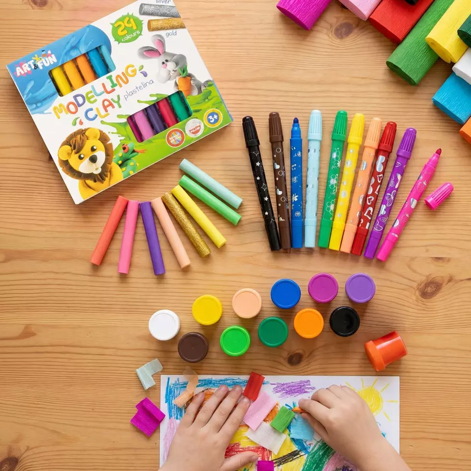 Pepco Art & Fun modelling clay set with colourful markers, paint pots, and child's hands creating artwork.