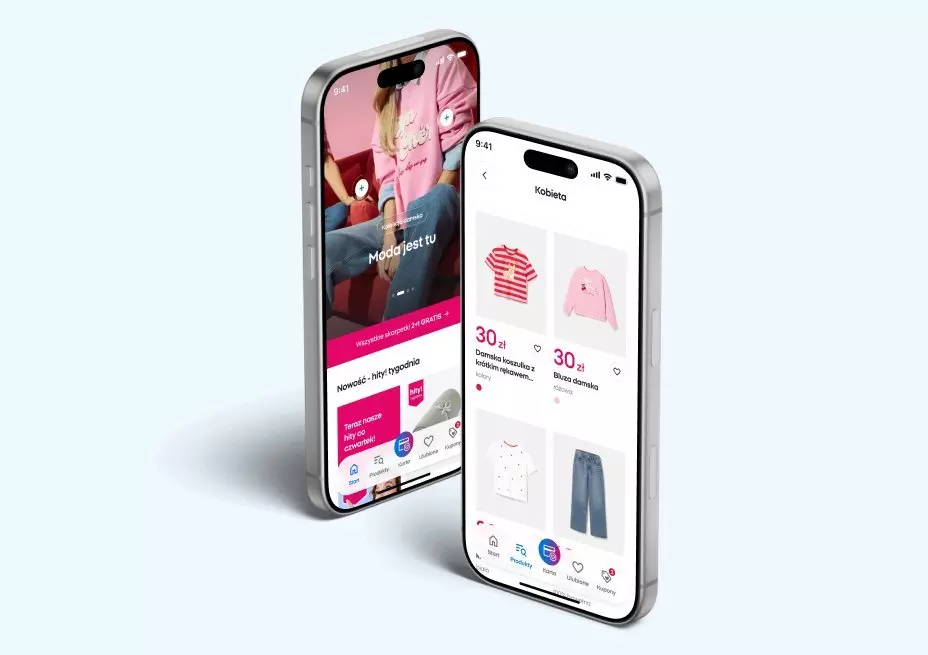 Dwa smartfony wyświetlające aplikację zakupową z ubraniami damskimi, w tym różowe i pasiaste bluzki oraz jeansy za 30 zł.