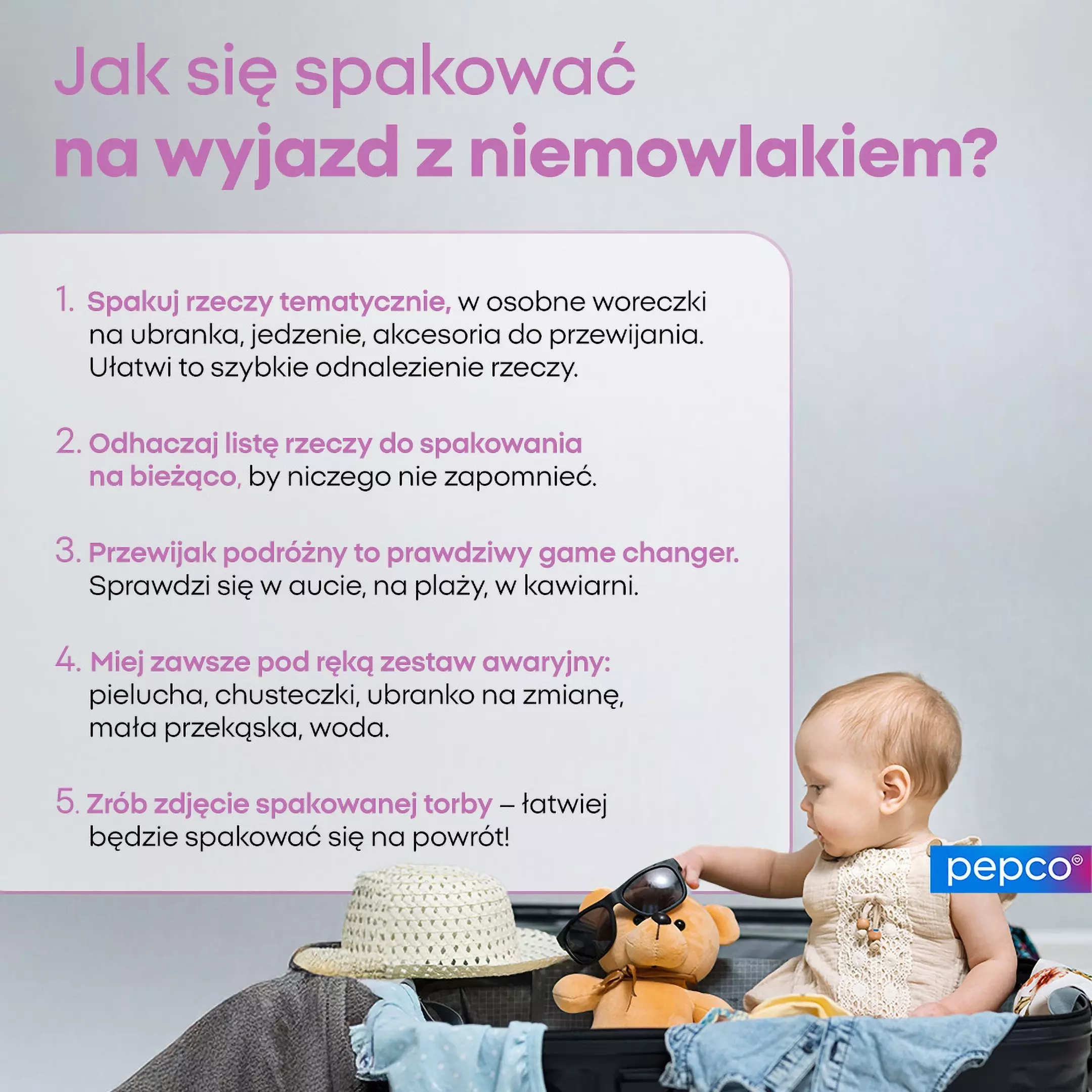 Pepco poradnik z 5 wskazówkami jak się spakować na wyjazd z niemowlakiem, pokazujący dziecko siedzące w walizce.