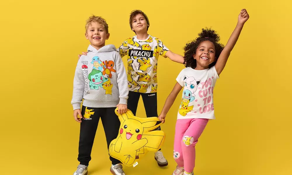Dzieci w ubraniach z motywem Pokemon - tytułowa.