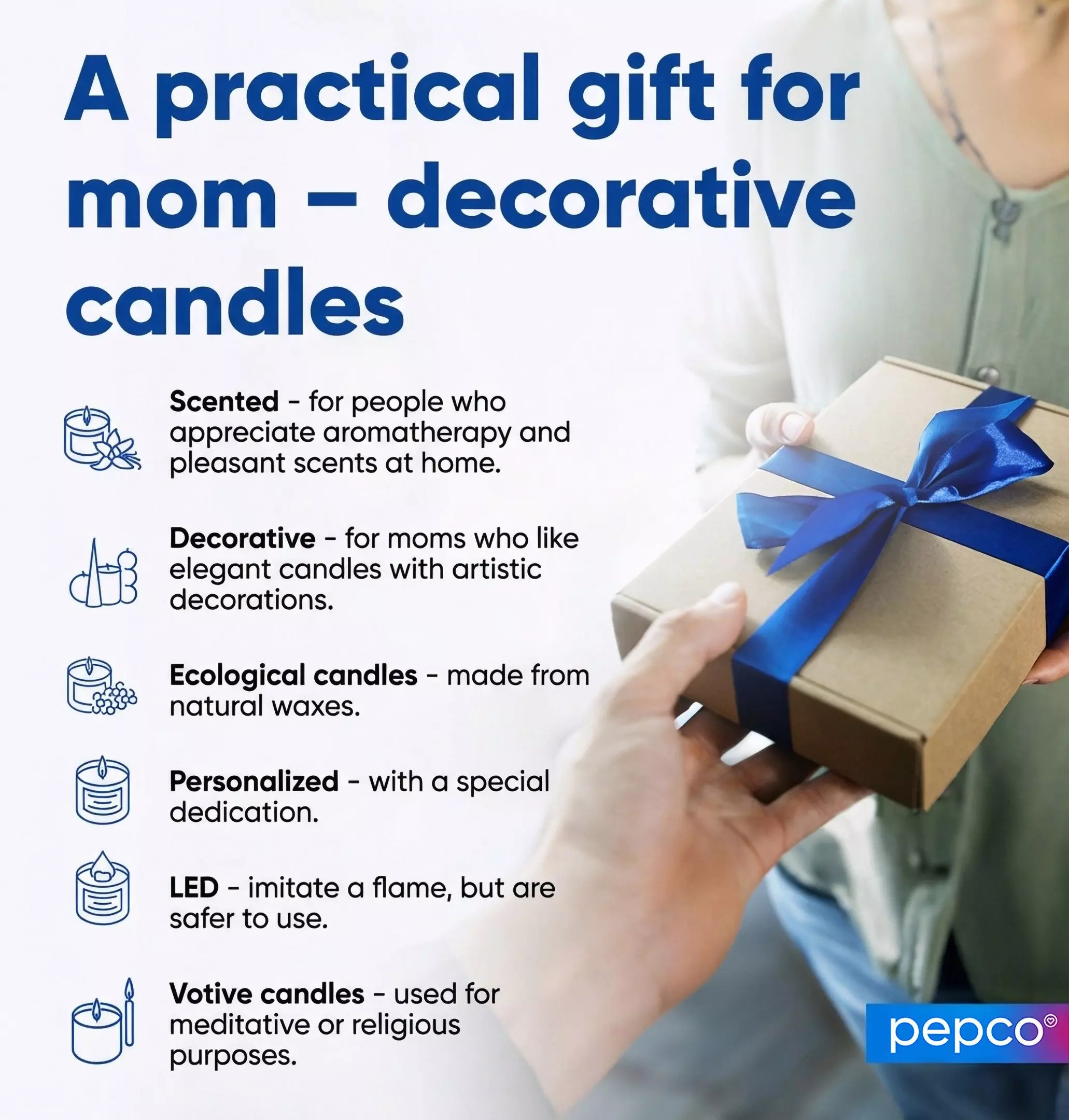 Pepco promocija dekorativnih mirisnih svijeća kao praktičan poklon za mame, s prikazom poklon kutije s plavom mašnom.