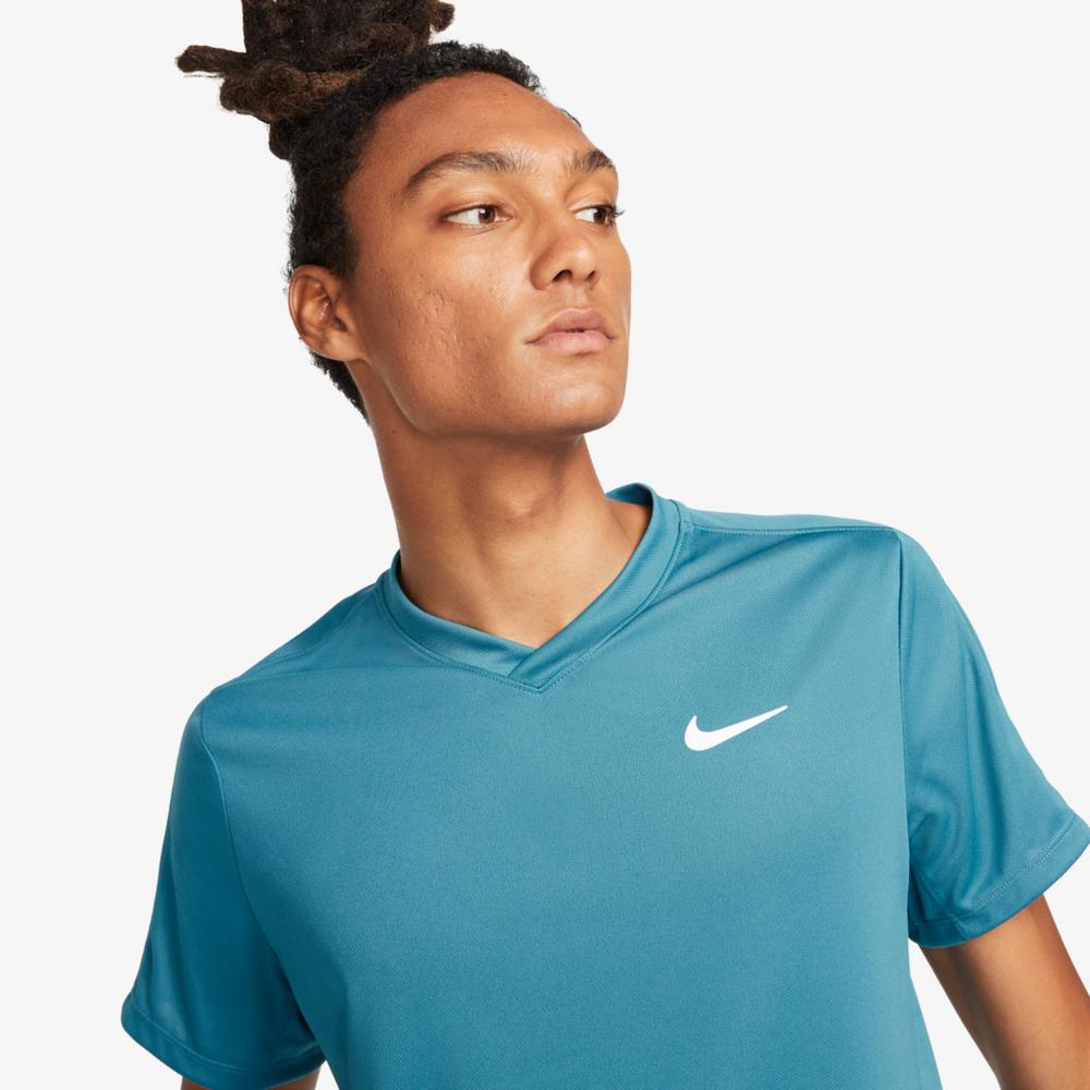 NikeCourt Dri-FIT V-Neck Victory Men's Tennis Shirt