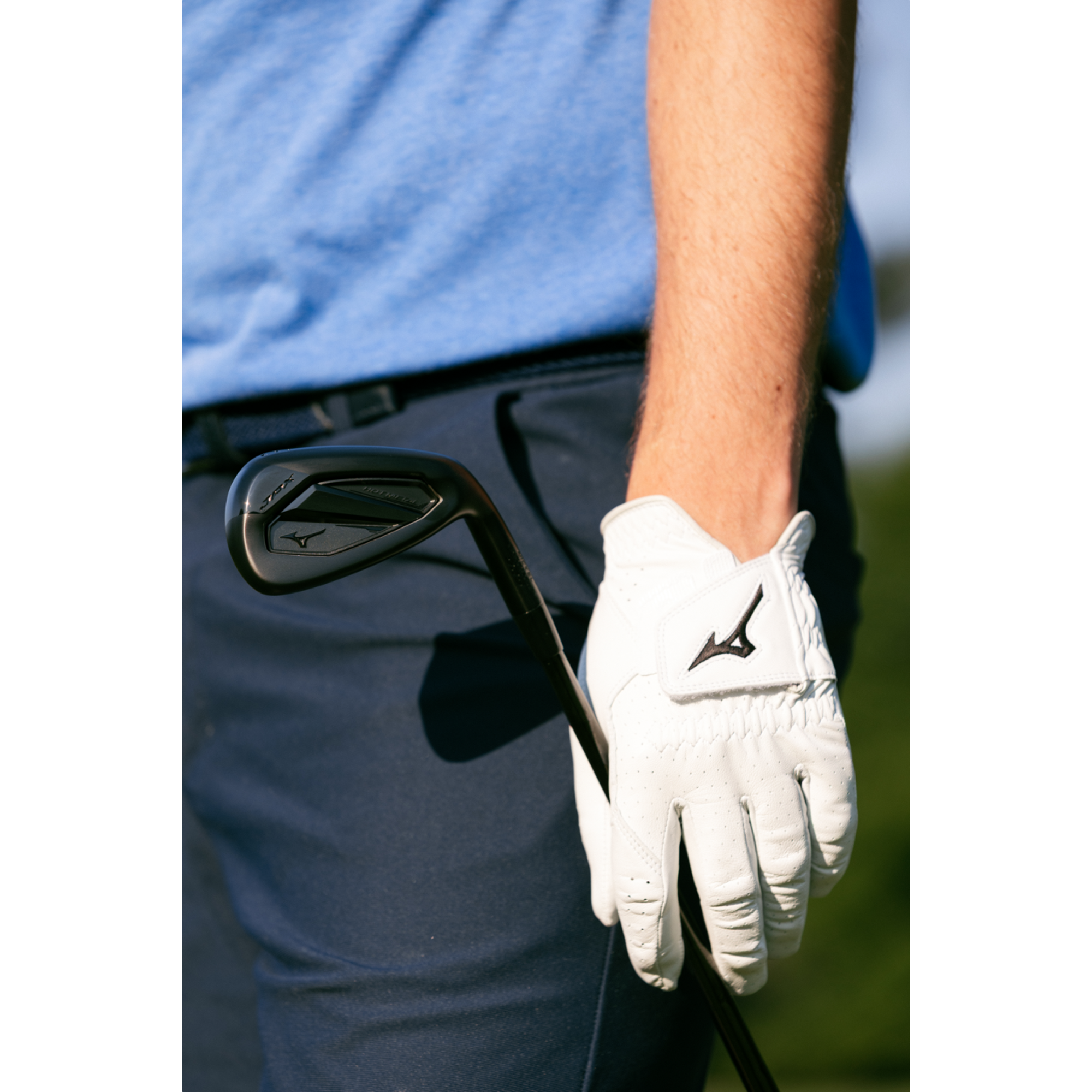 JPX925 Hot Metal Black Irons w/ Graphite Shafts