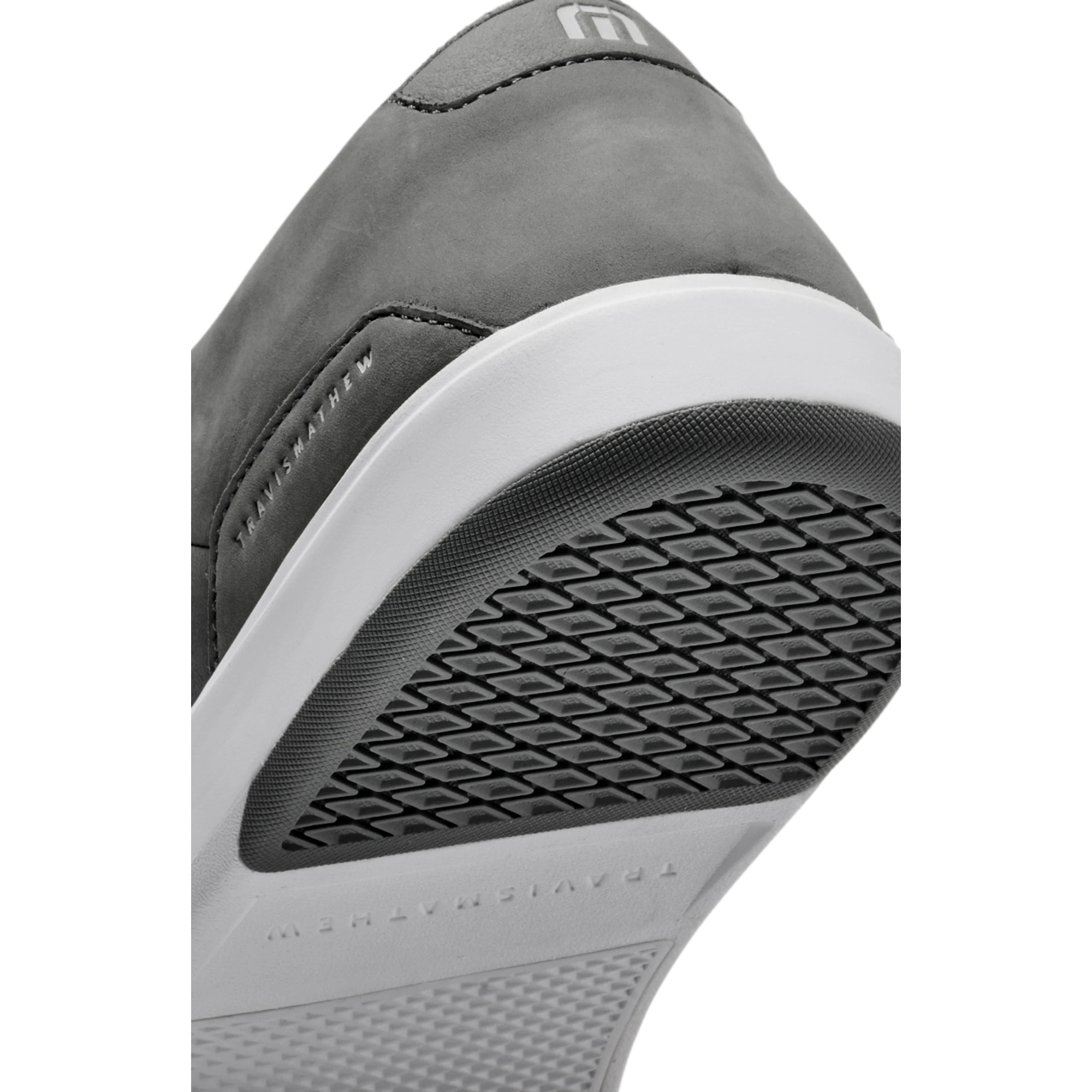 The Modern Cup Men's Spikeless Shoes