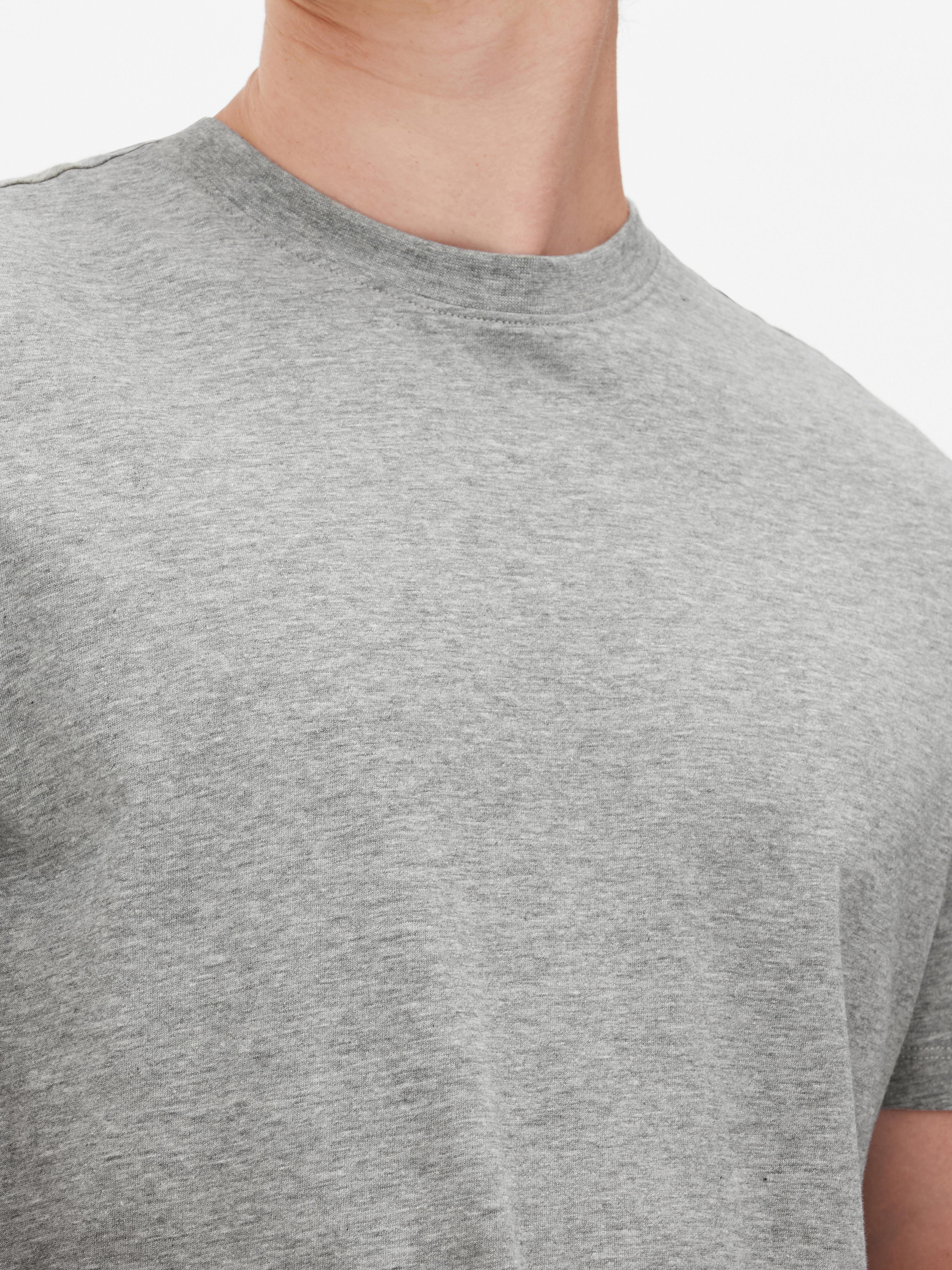 T-shirt algodão com gola redonda
