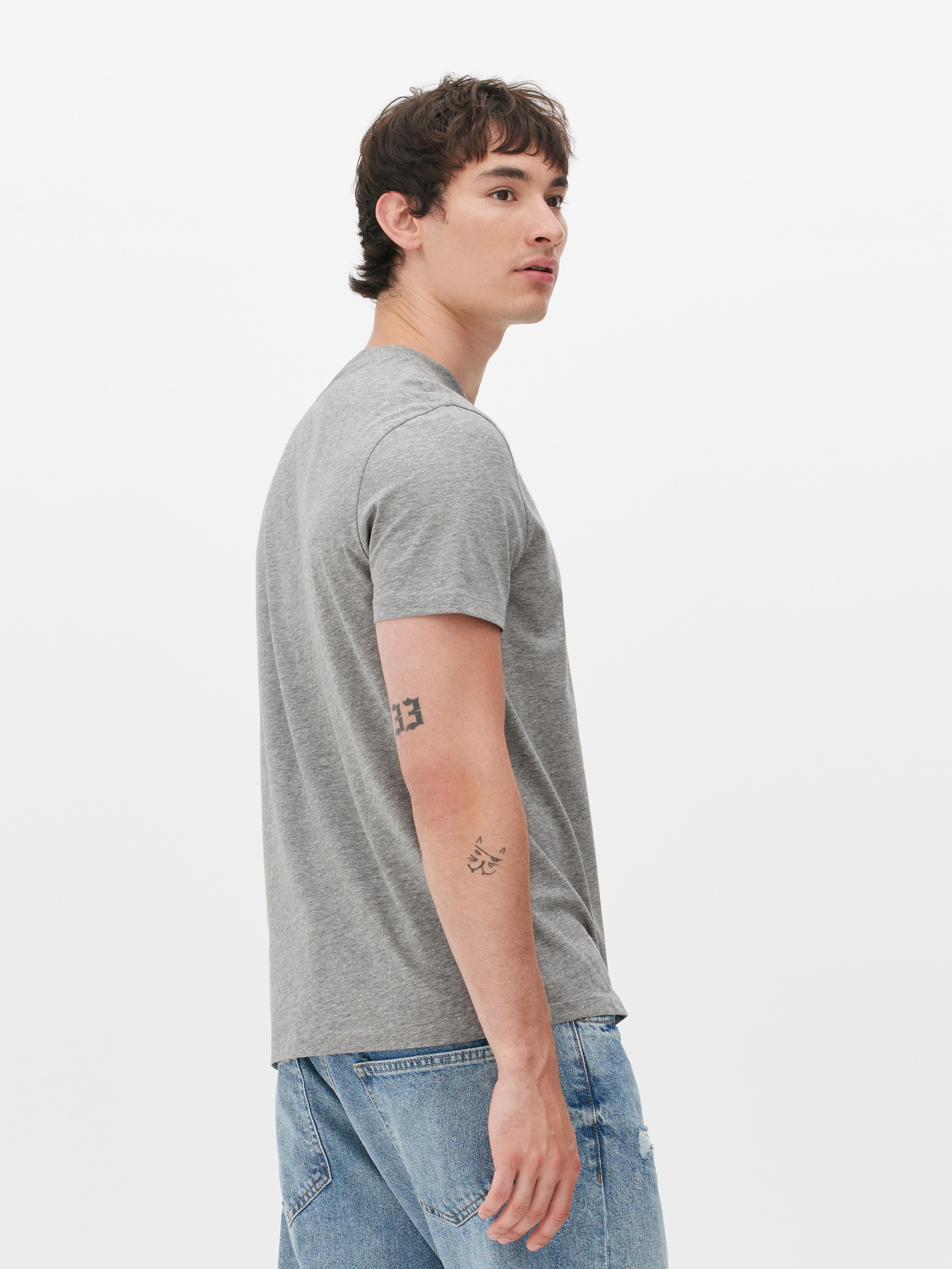 T-shirt algodão com gola redonda