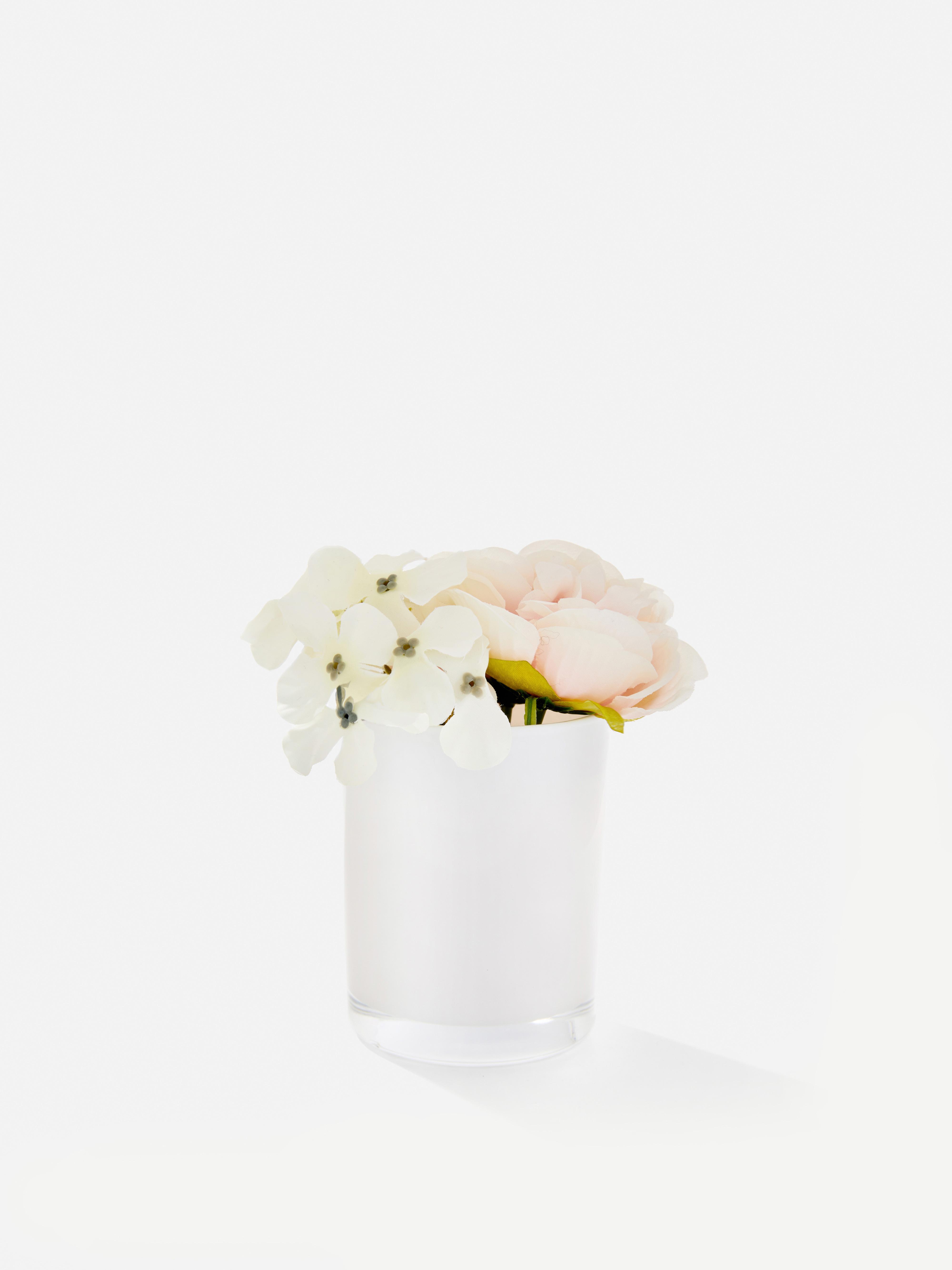 Glänzender Topf mit Kunstblumen Weiß