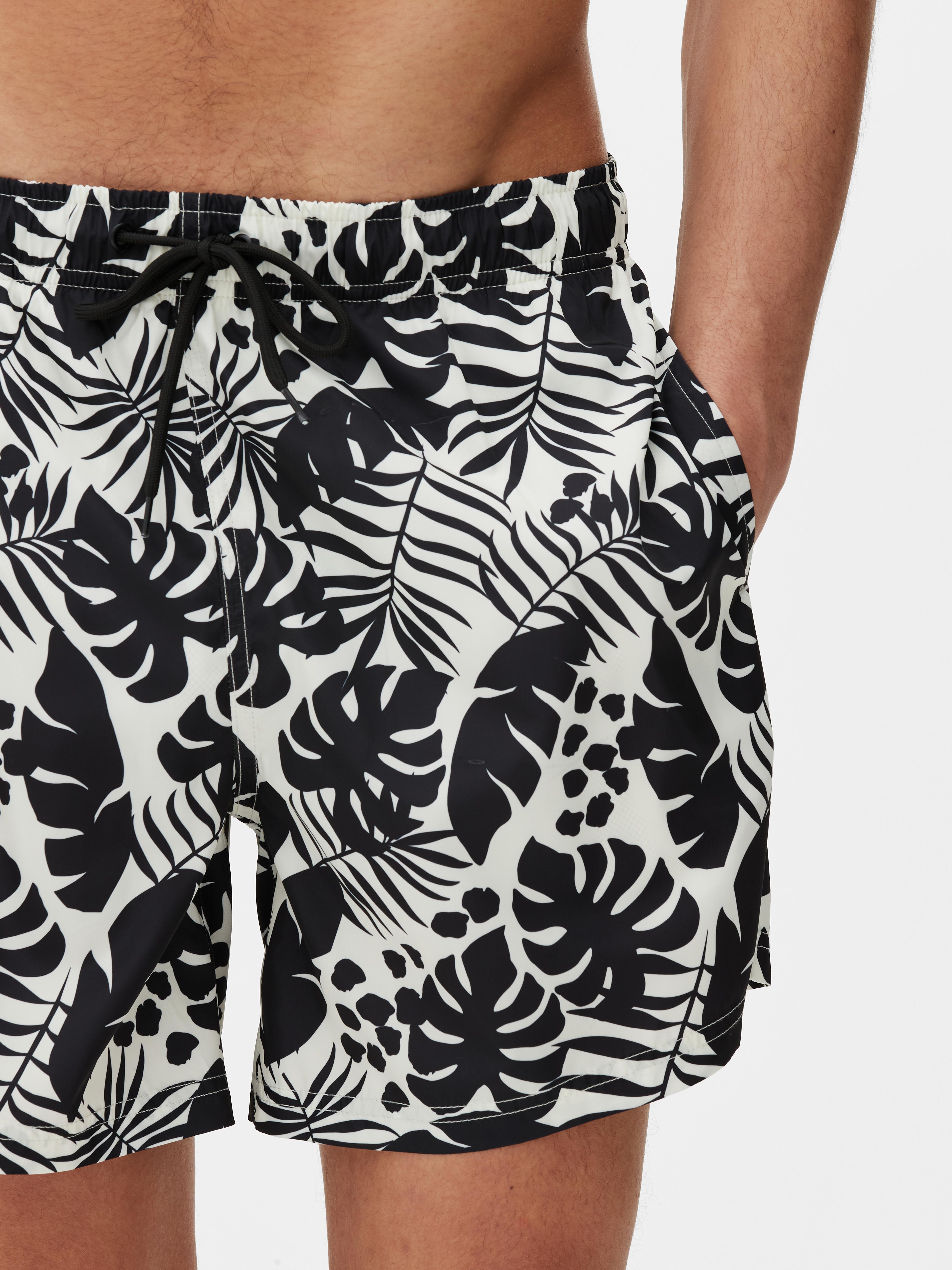 Pantaloncini mare con foglie tropicali coordinati
