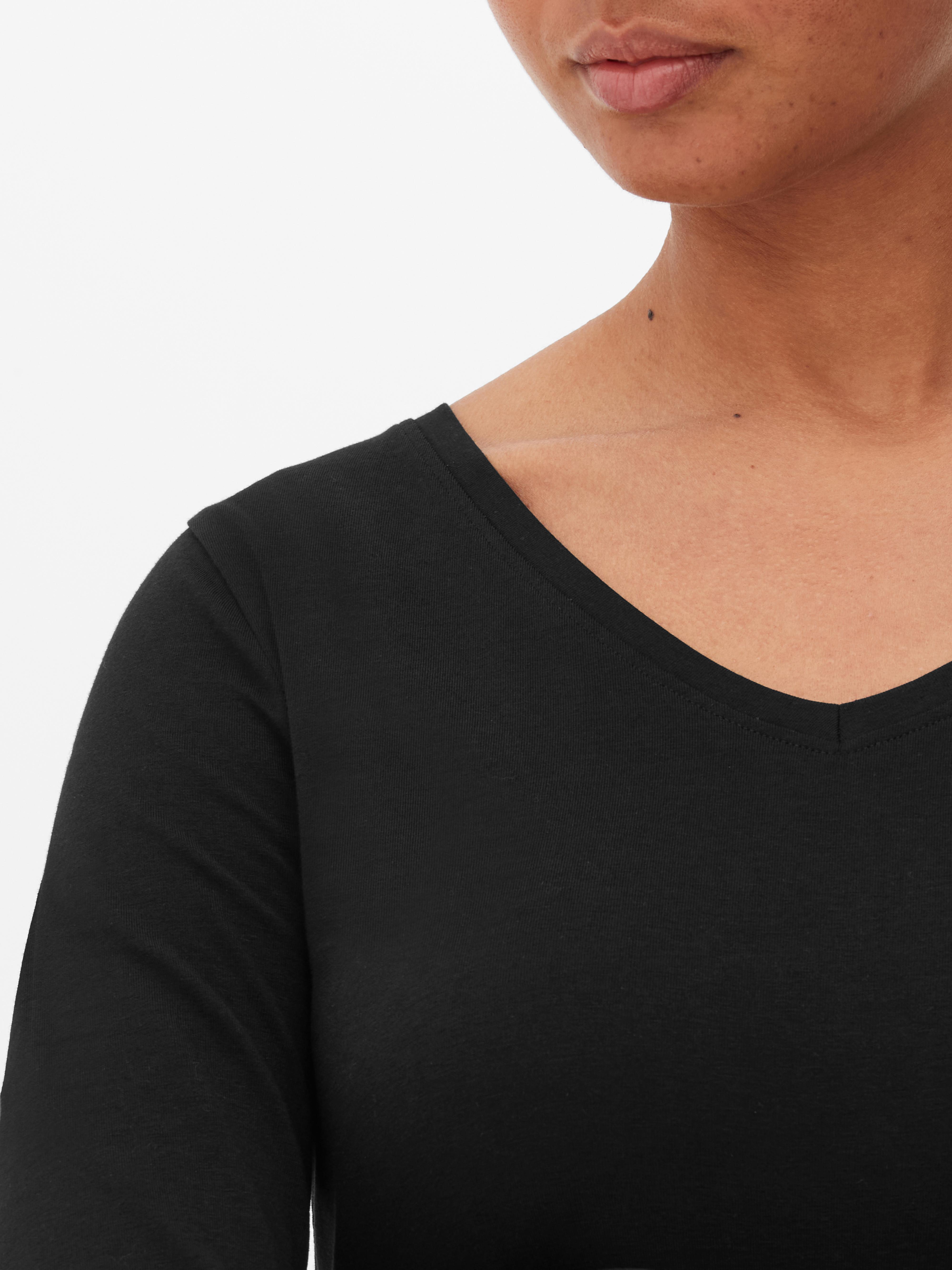 Black v neck long sleeve outlet top