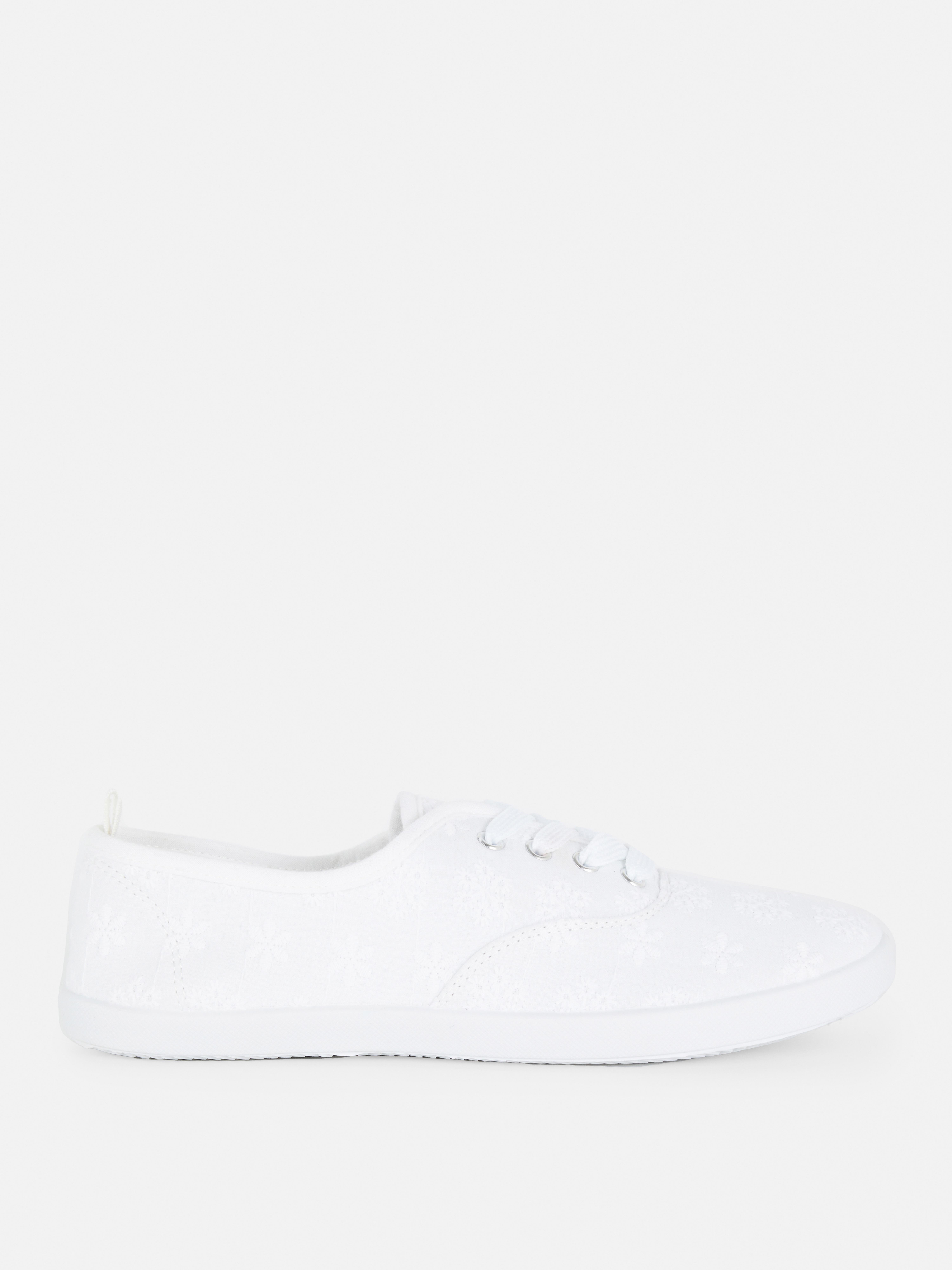 Canvas-Sneaker mit Lochstickerei