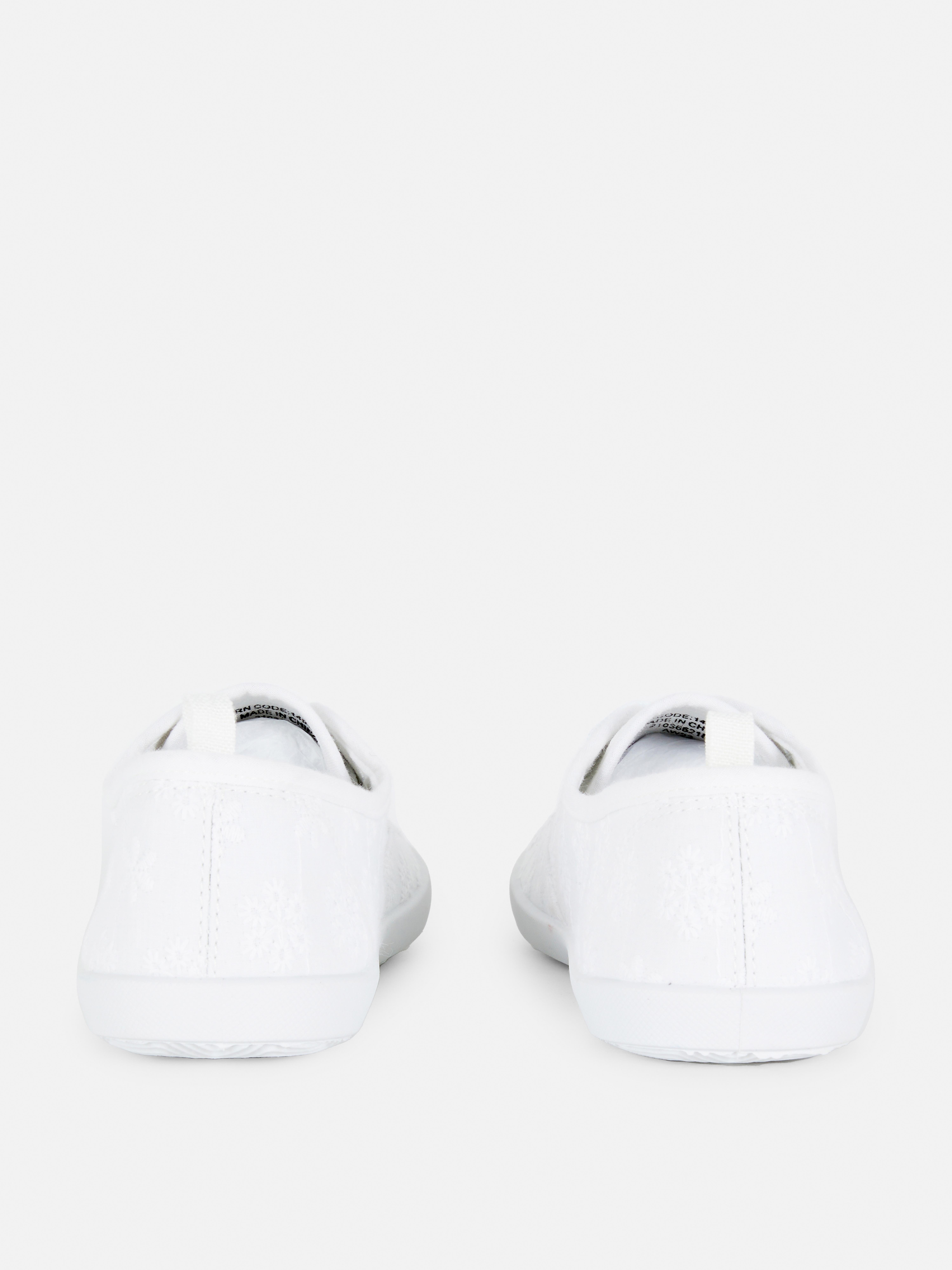 Canvas-Sneaker mit Lochstickerei