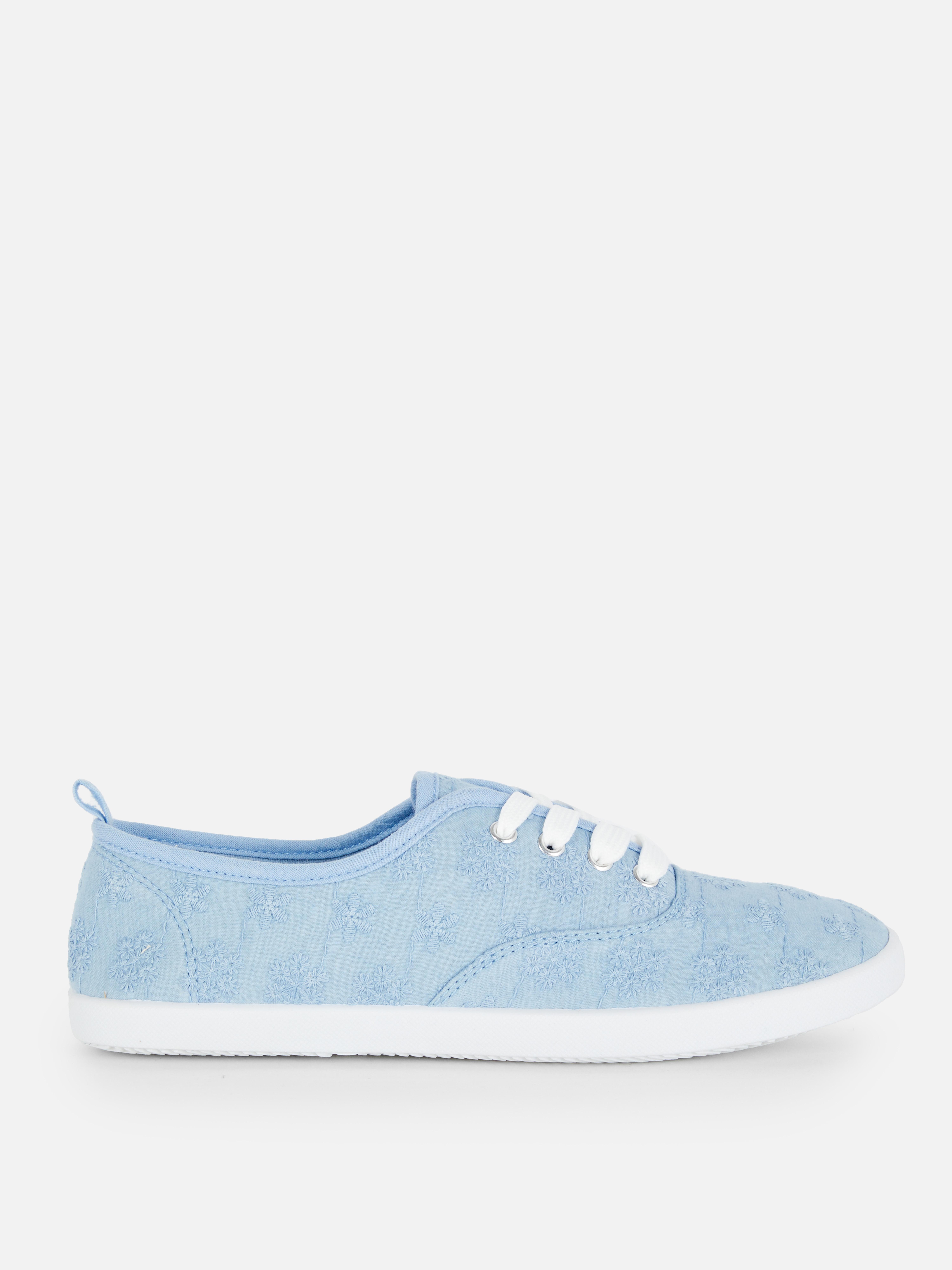 Canvas-Sneaker mit Lochstickerei Hellblau
