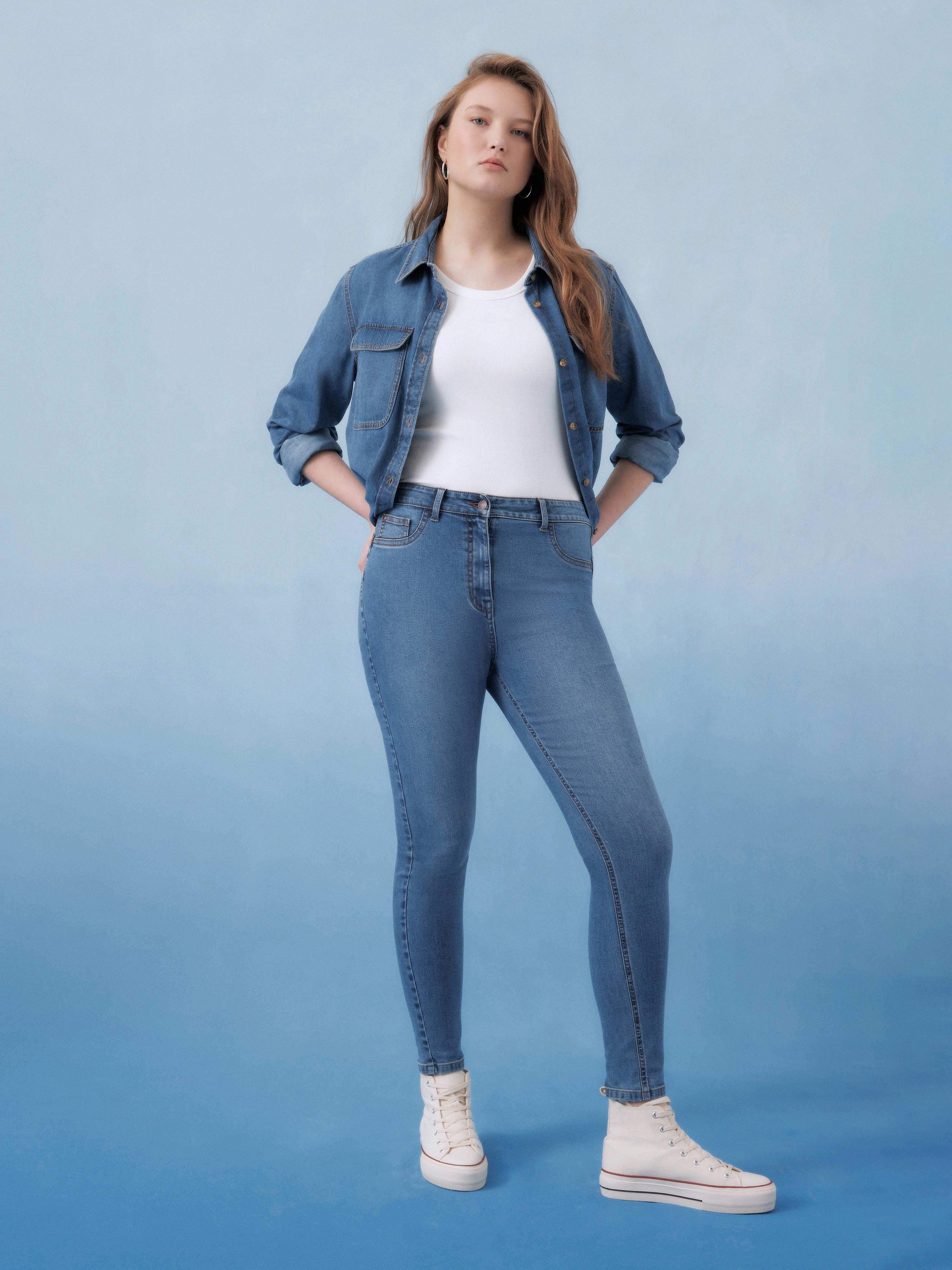 Figurformende Skinny Jeans Mittelblau