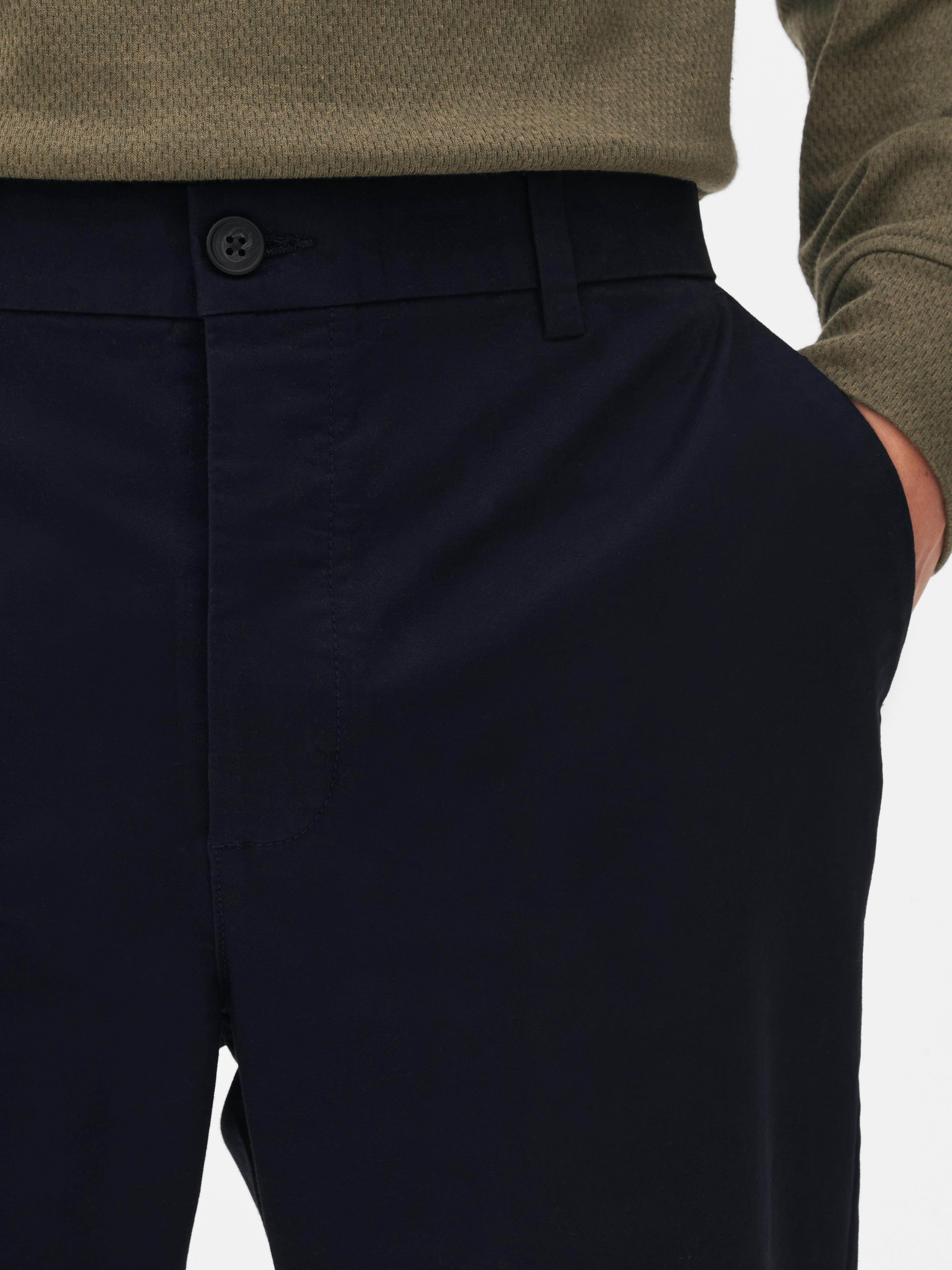 Pantalones chinos corte entallado |