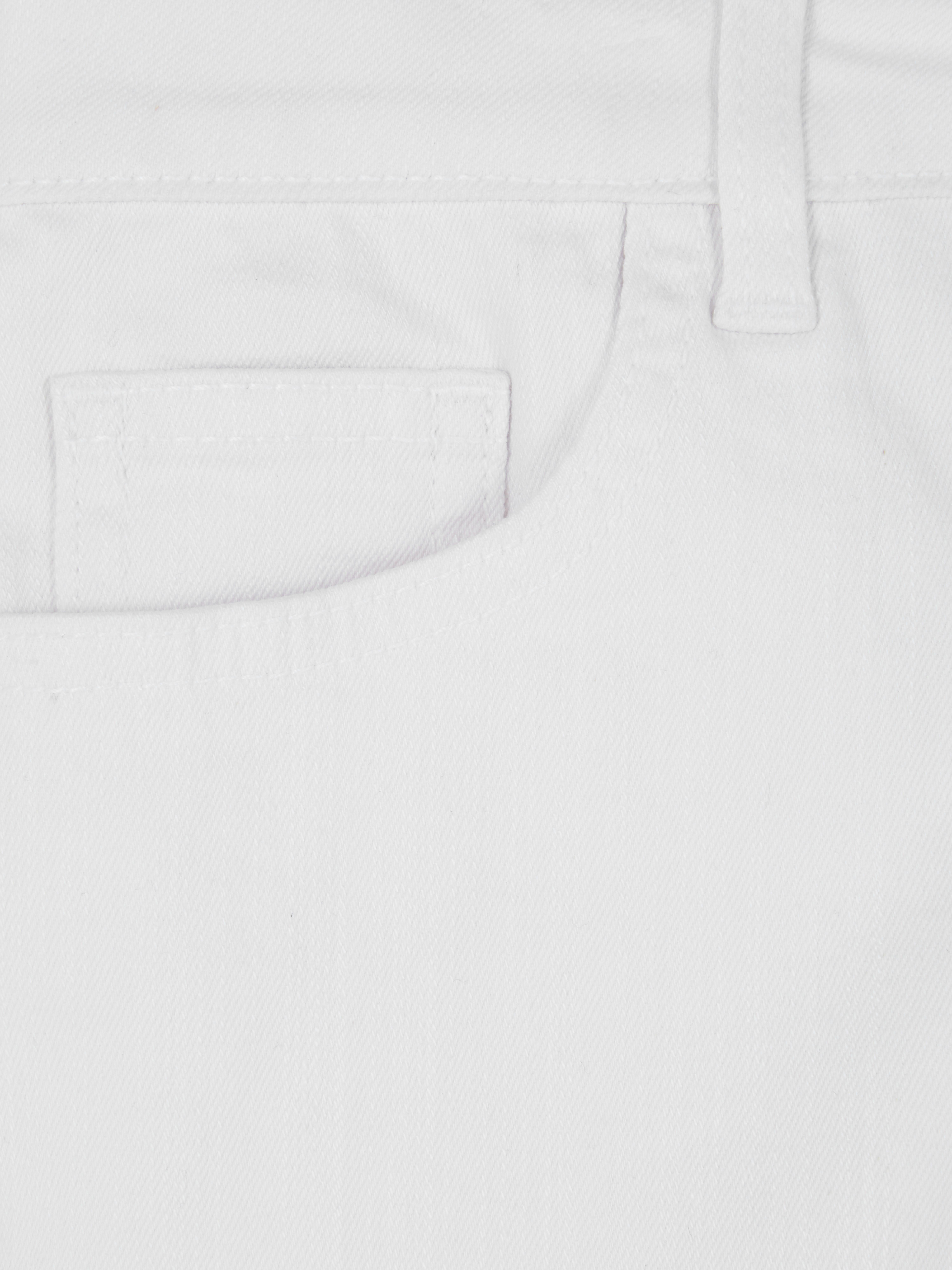 Pantaloncini jeans con orlo sfrangiato