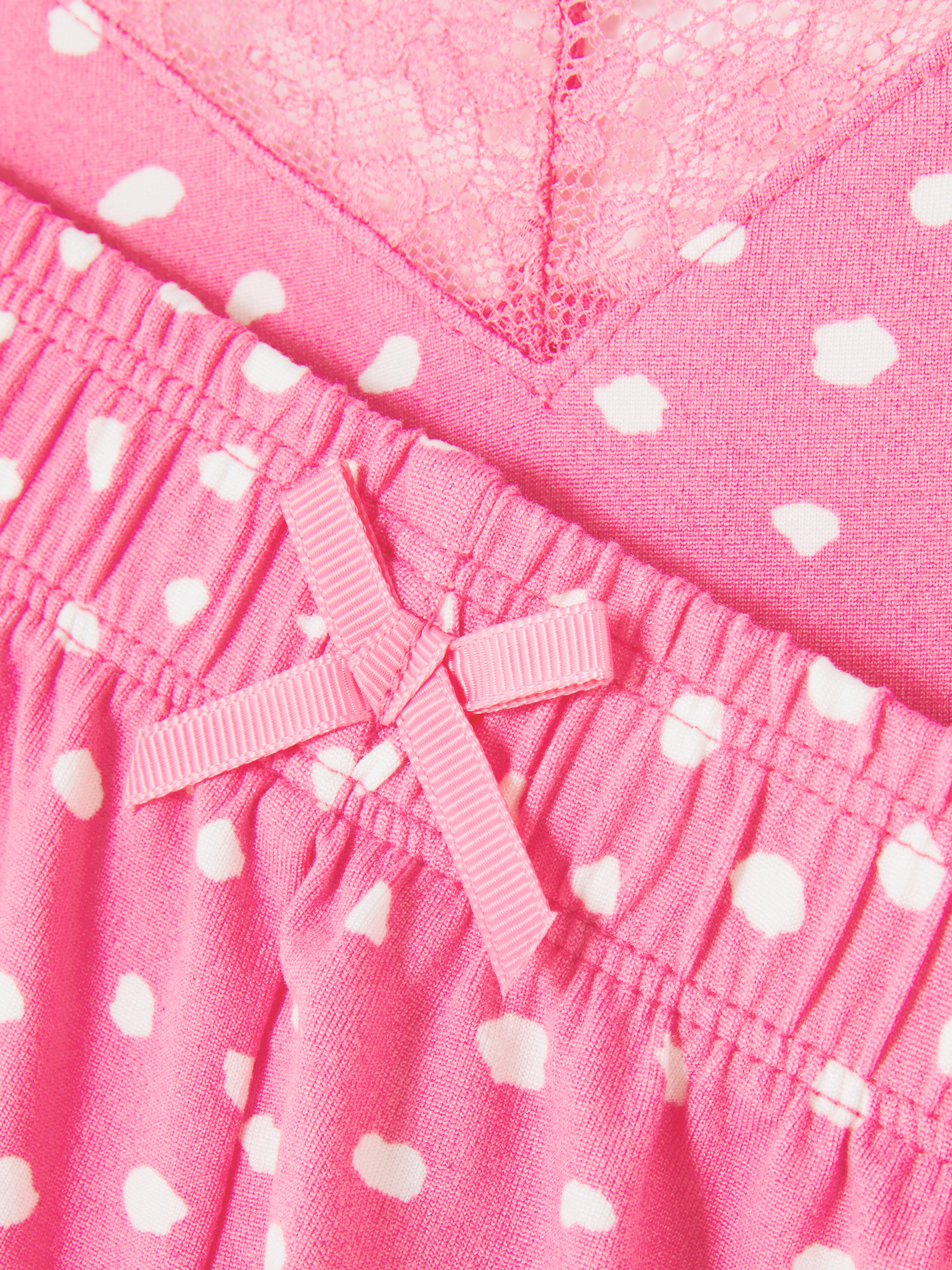 Zestaw piżamy z topem na ramiączkach i szortami z koronkowym wykończeniem