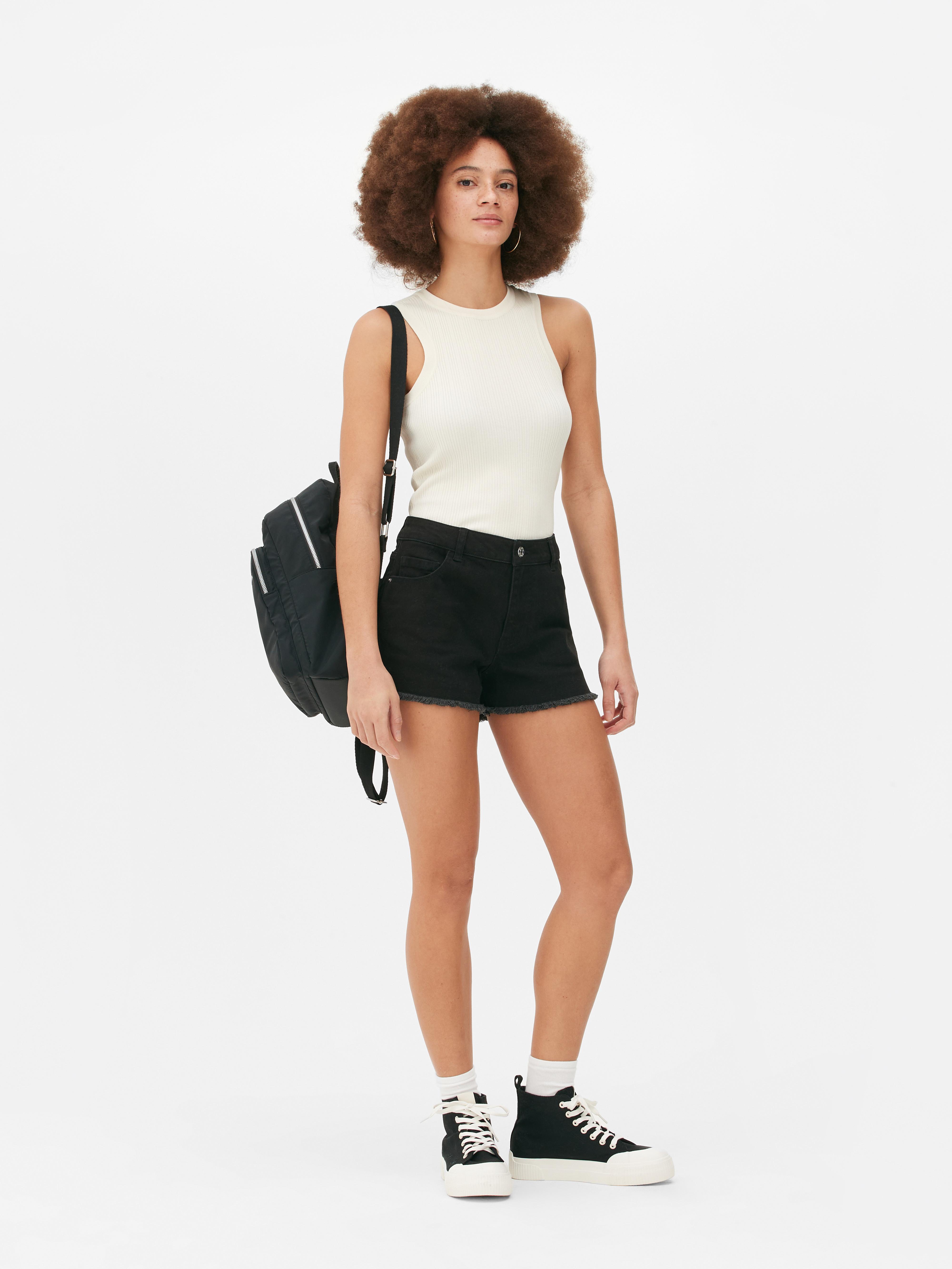 Pantaloncini jeans con orlo sfrangiato