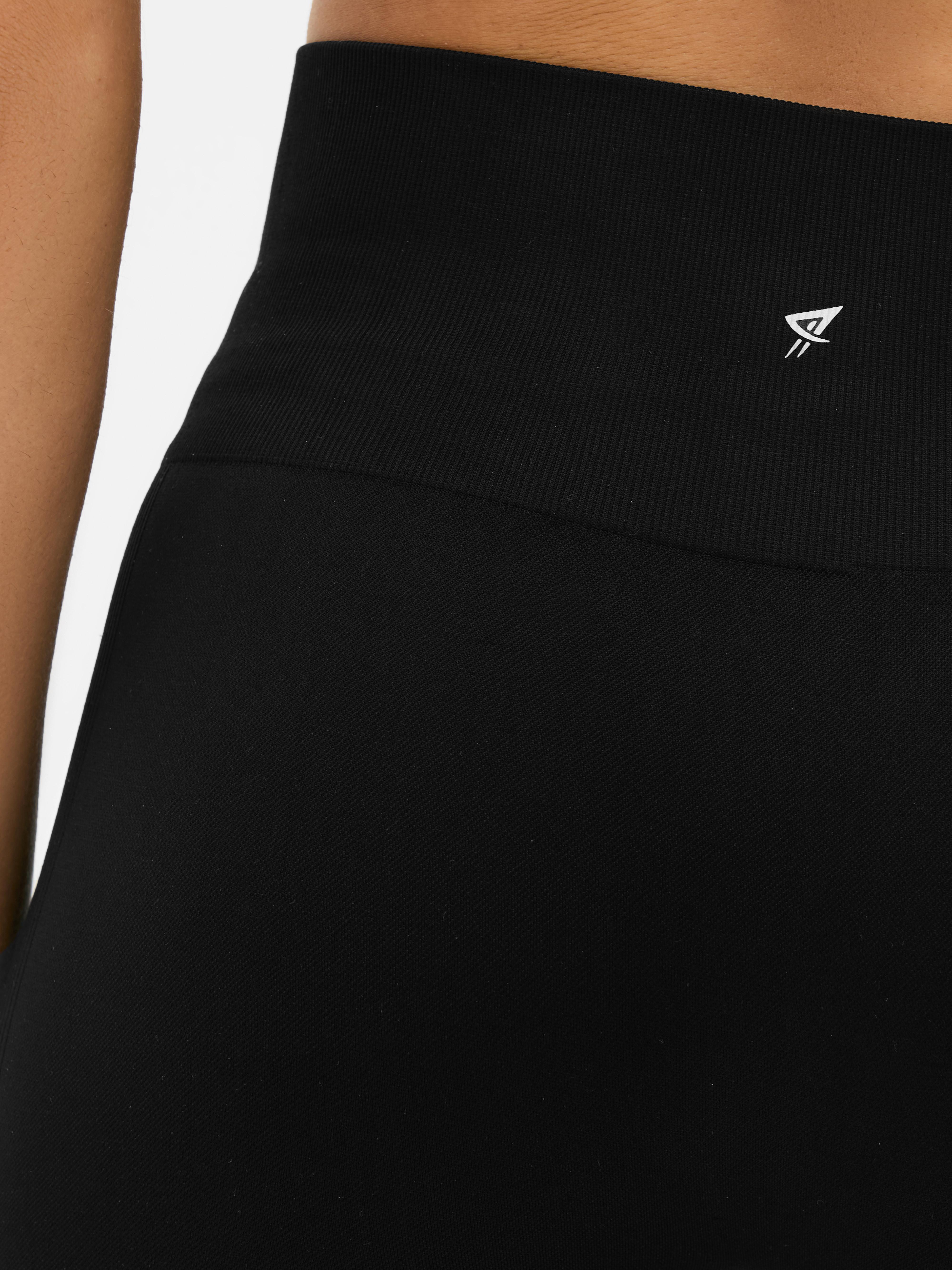 Performance Seamless High-Rise Shorts