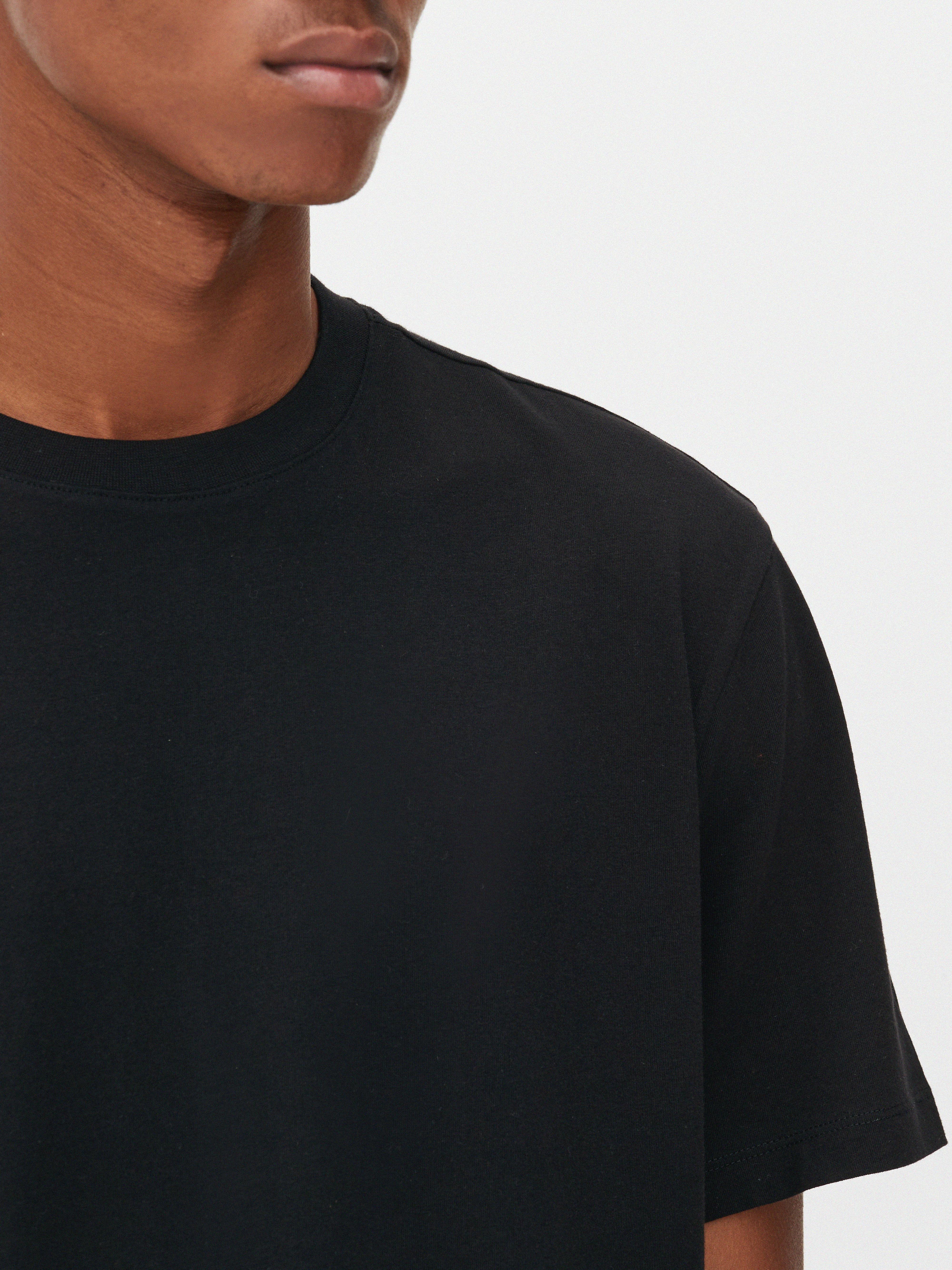 T-Shirt mit Rundhalsausschnitt in regulärer Passform