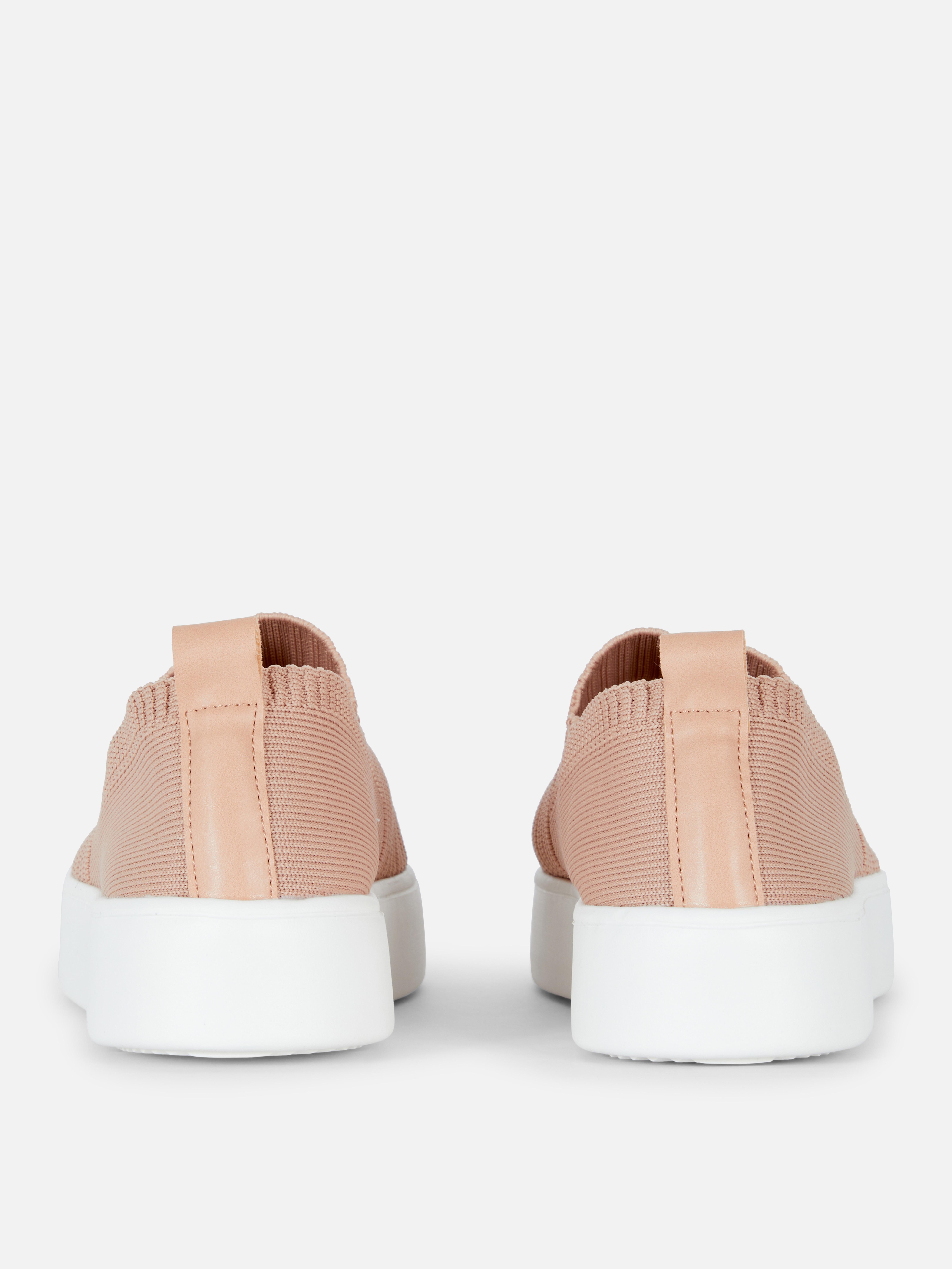 Buty sportowe z dzianinową prążkowaną cholewką