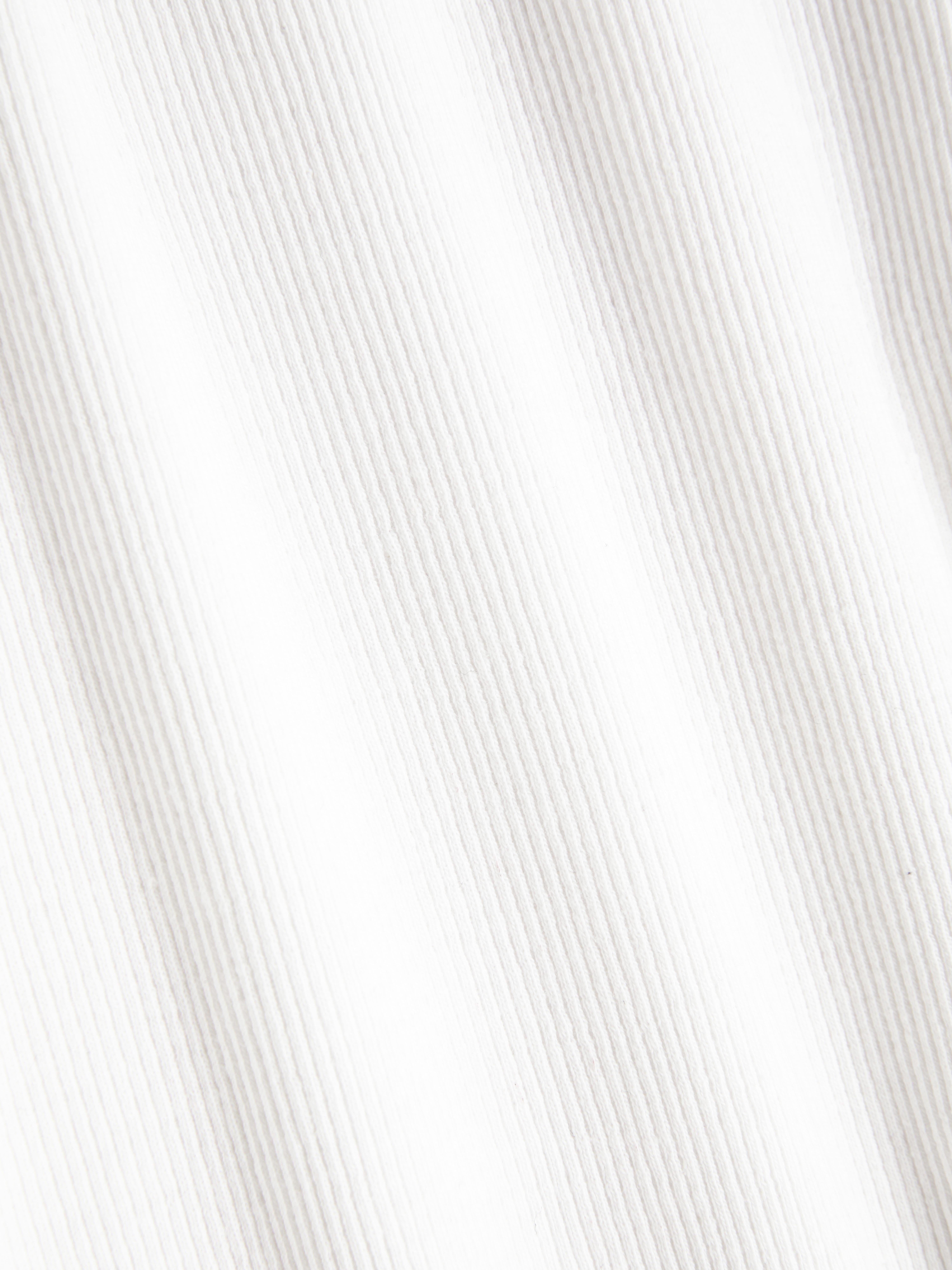 Maglia a coste con finiture smerlate