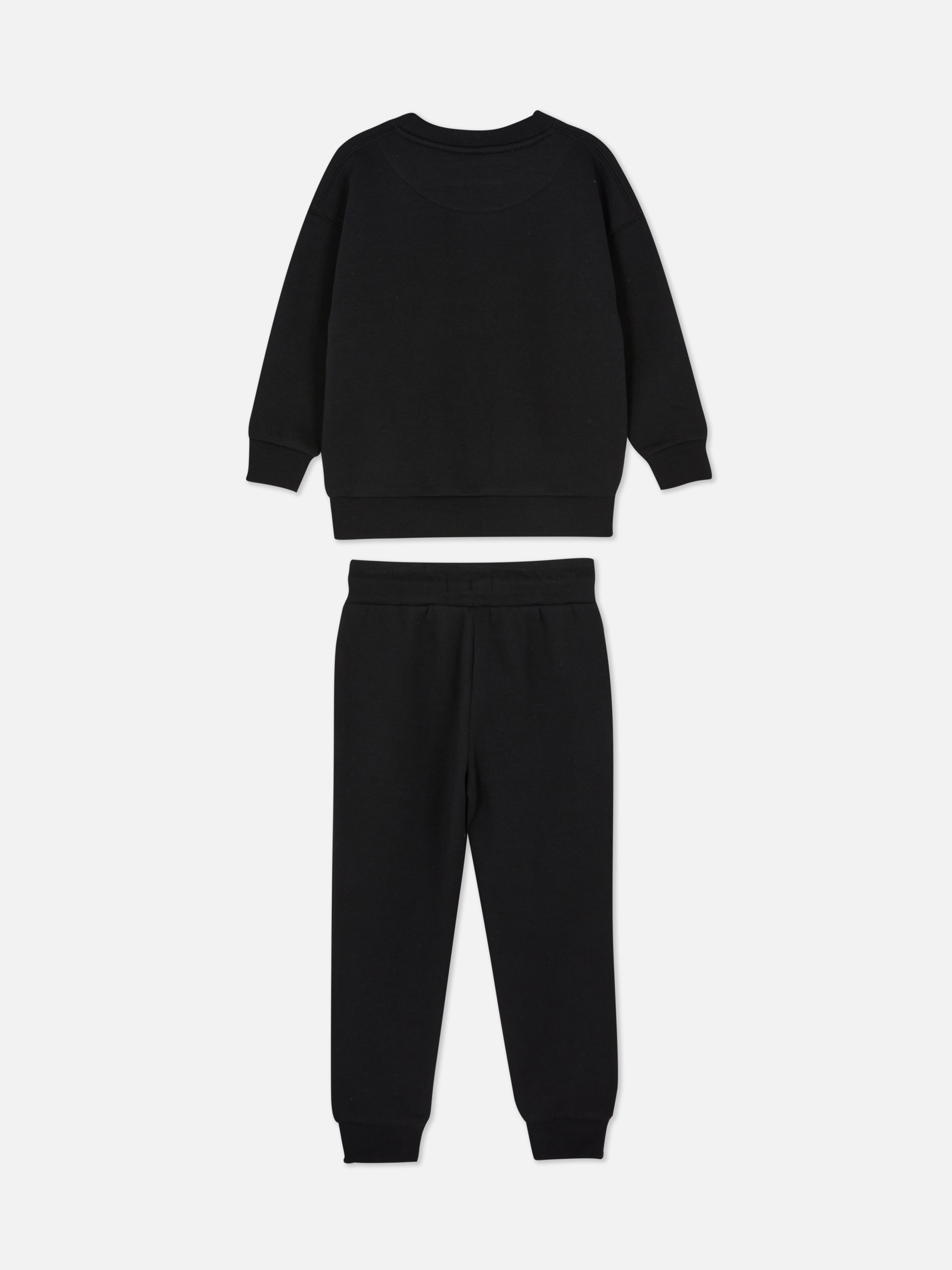 Jogginghose und Sweatshirt mit aufgestickter Rakete