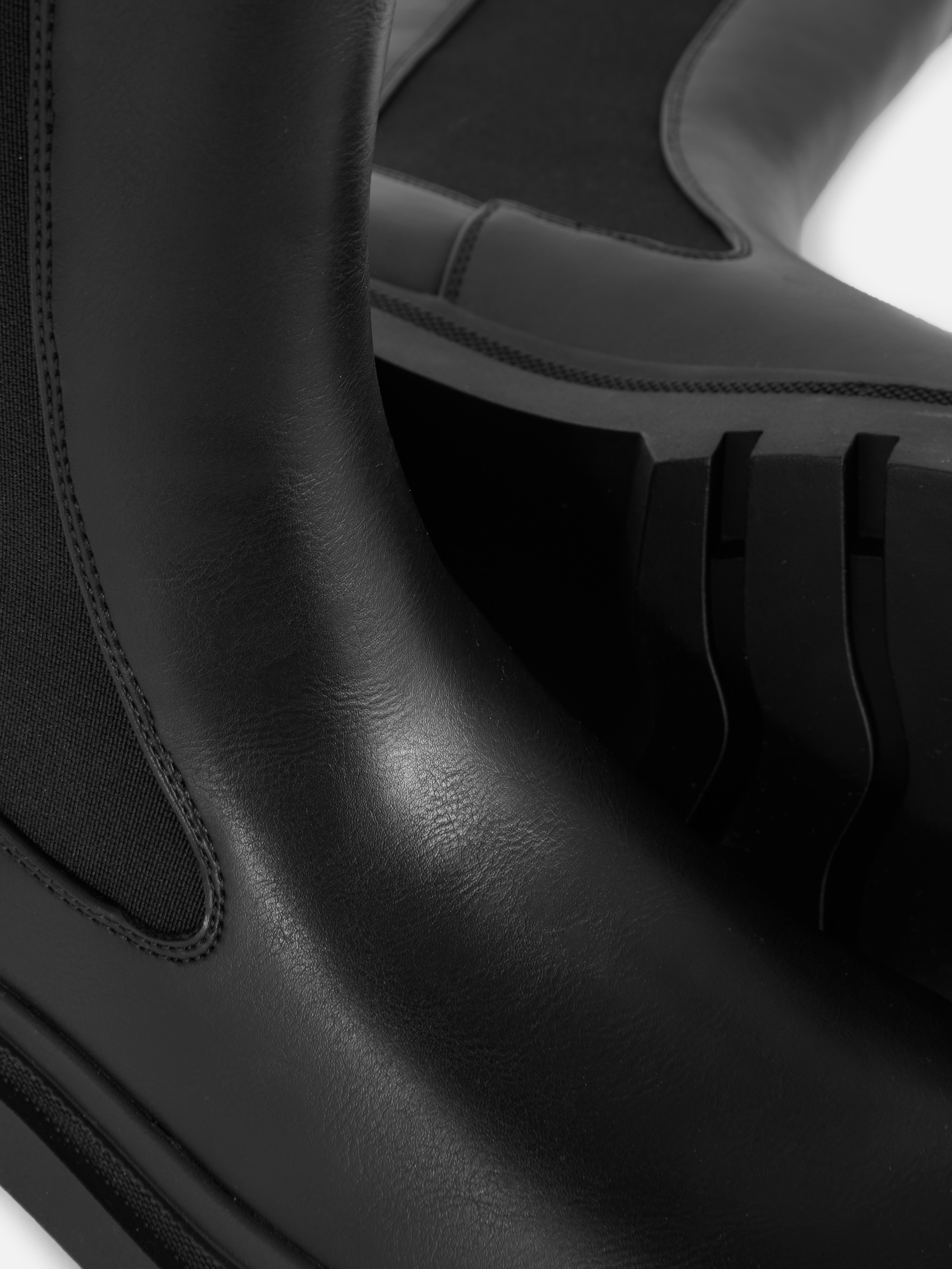 Műbőr vastag talpú csizma