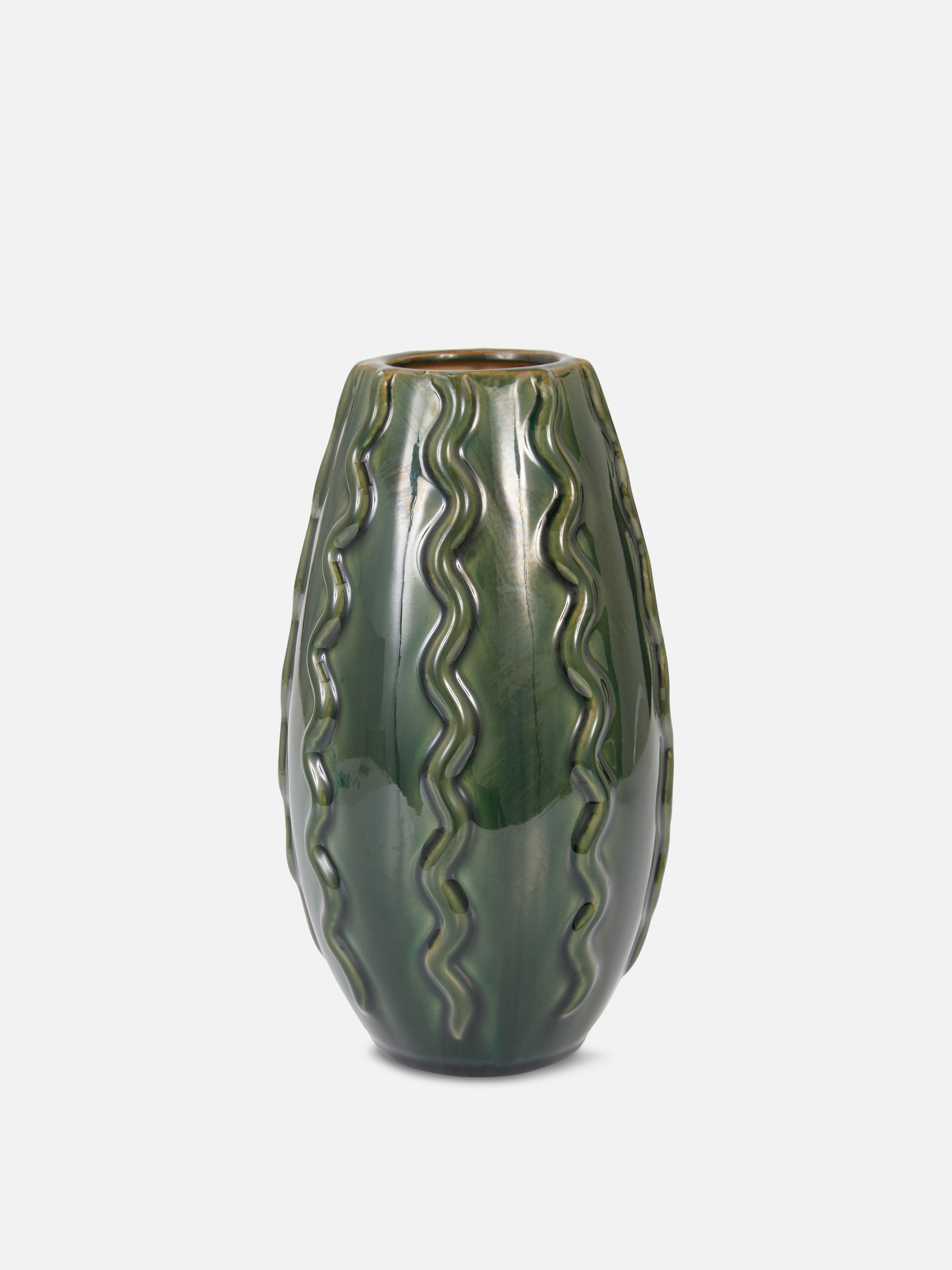 Glasierte Keramikvase mit welliger Struktur