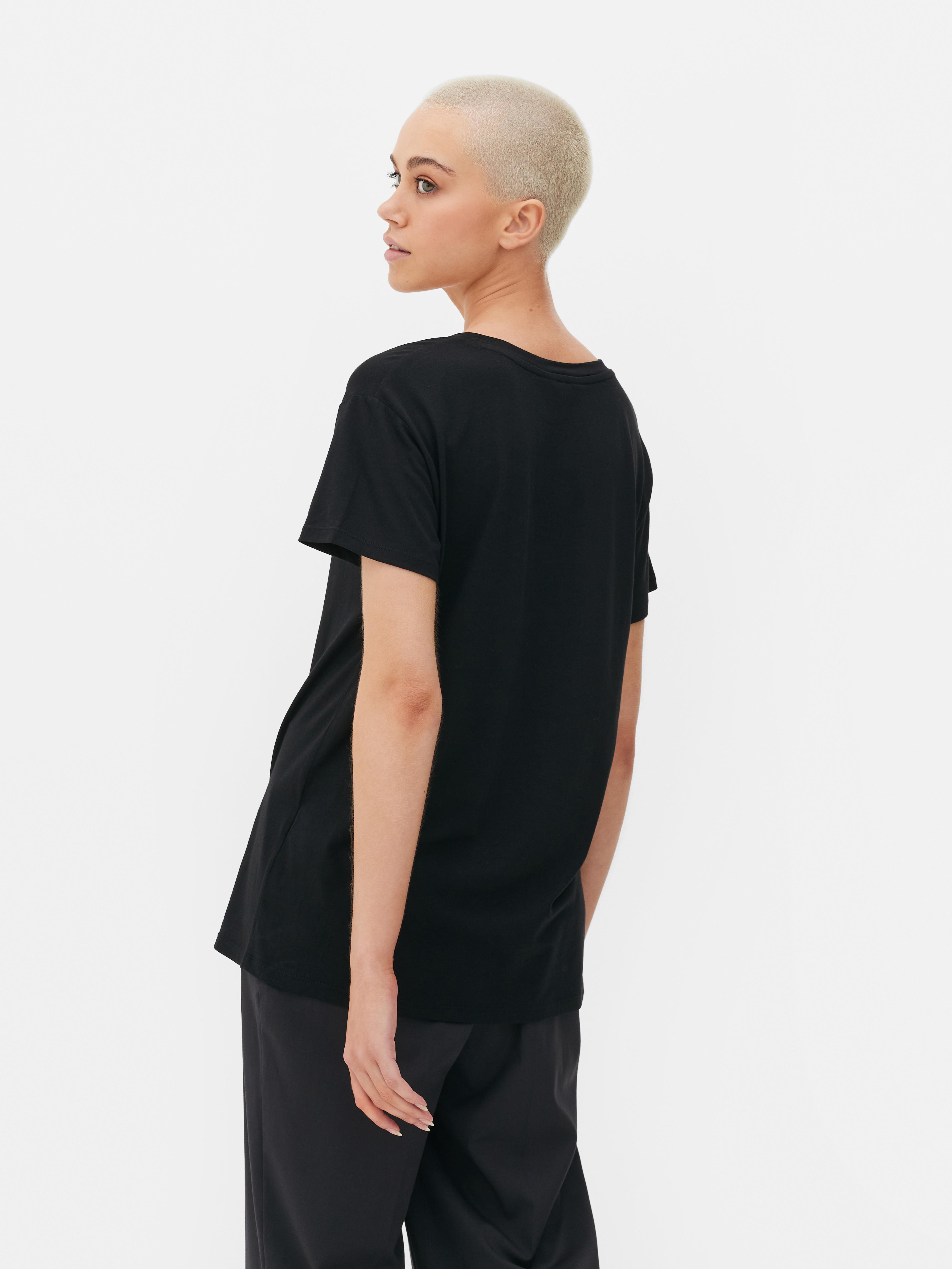 V-neck Black Primark Collar T-Shirts, Half Sleeves, Plain at Rs