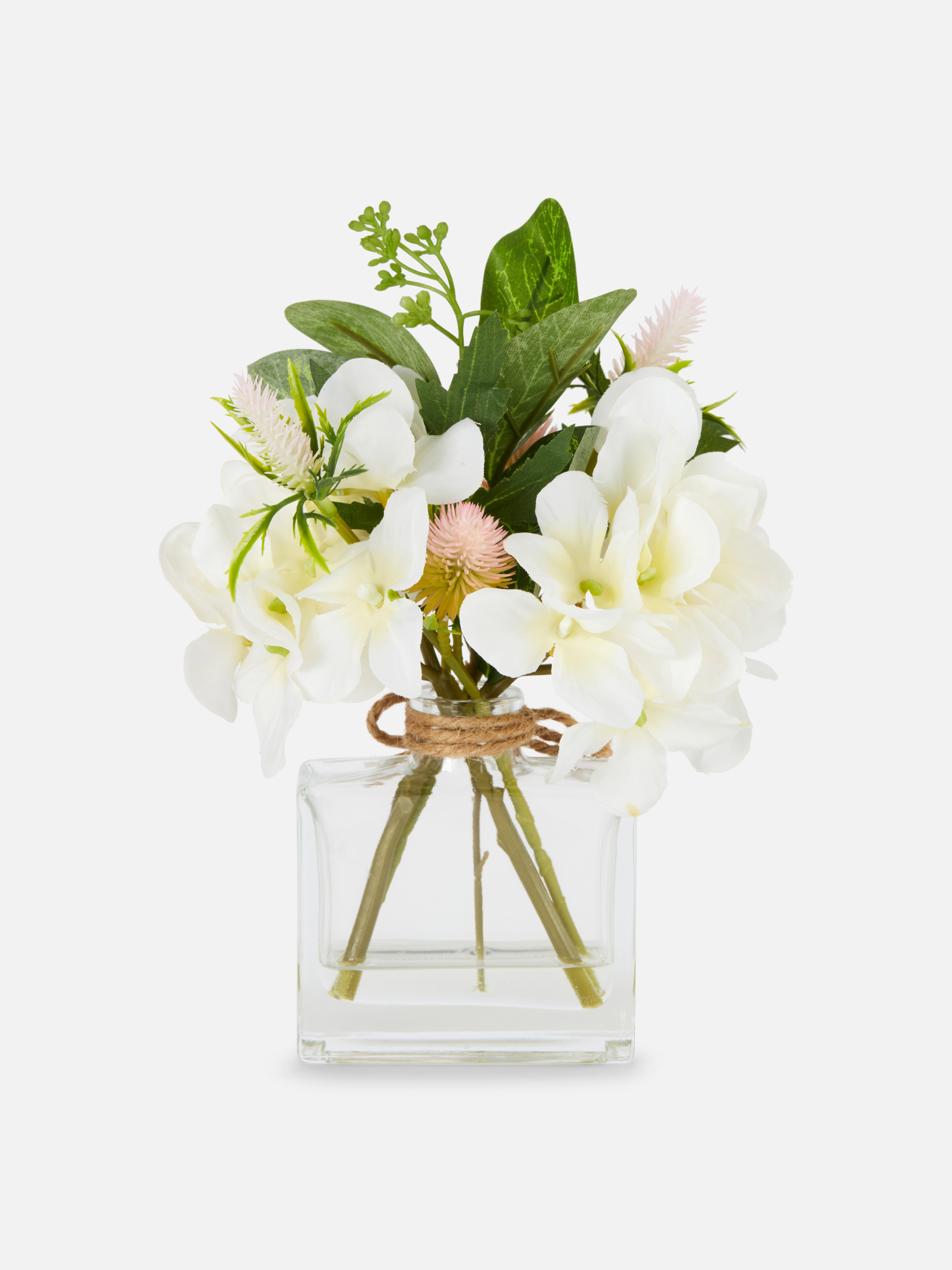 Vaso di vetro con fiori finti