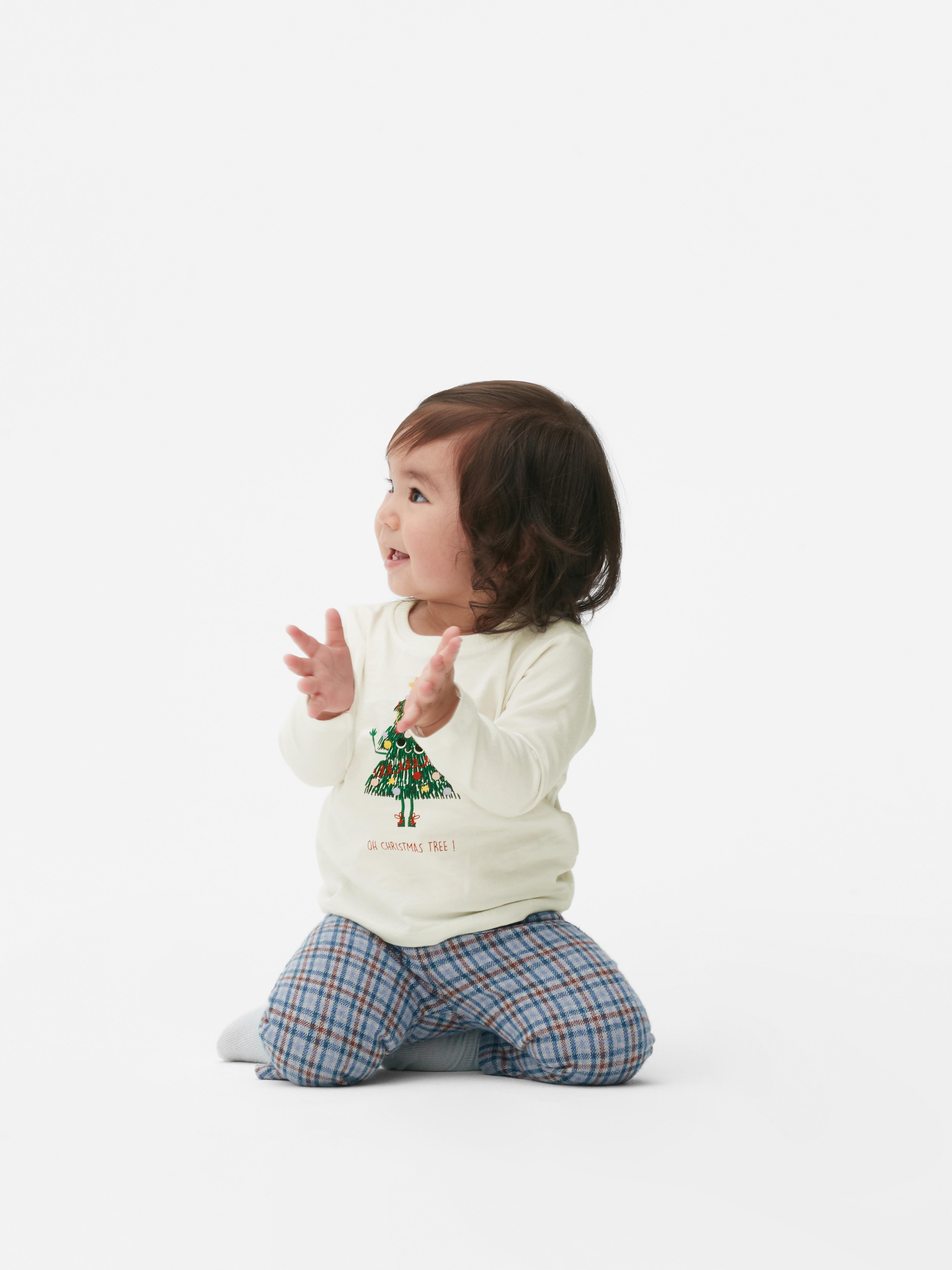 T-shirt a maniche lunghe con stampa albero di Natale